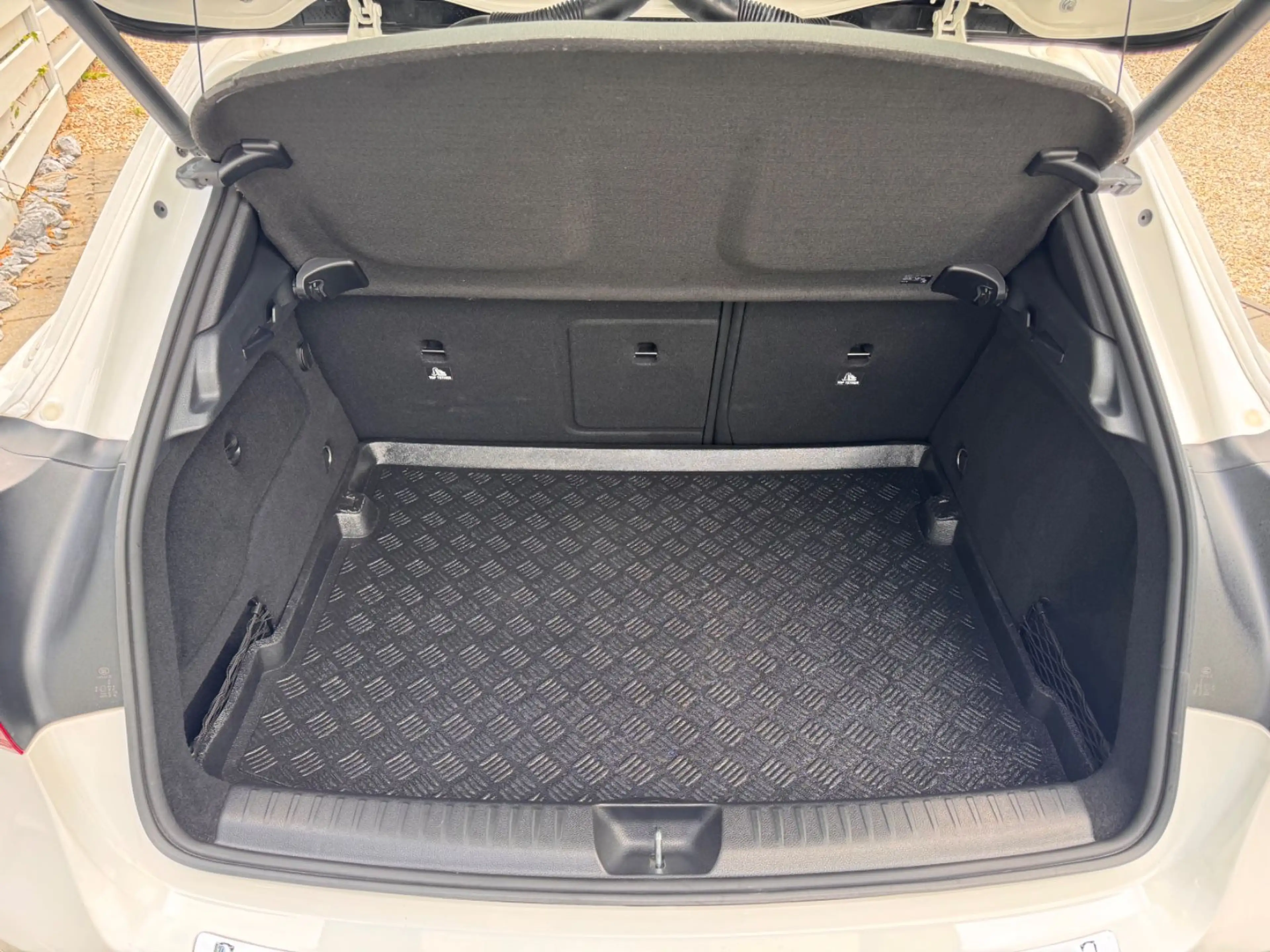 Mercedes-Benz GLA 220 4Matic Urban*Panorama*LED*Garantie — photo 24