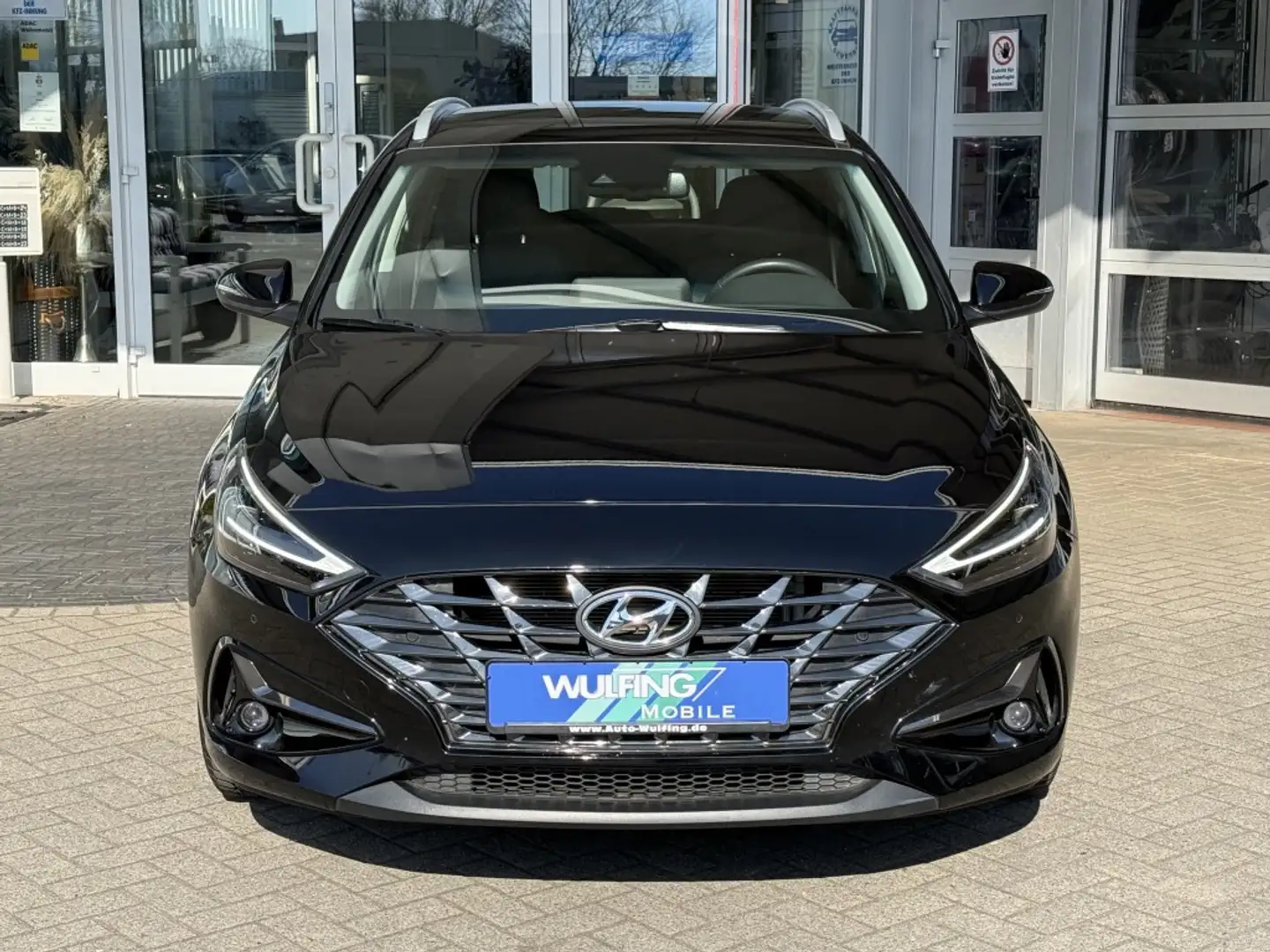 Hyundai i30 Mild-Hybrid LED NAVI CAM SPURHALTE 1.Hd.+AH Schwarz - 2