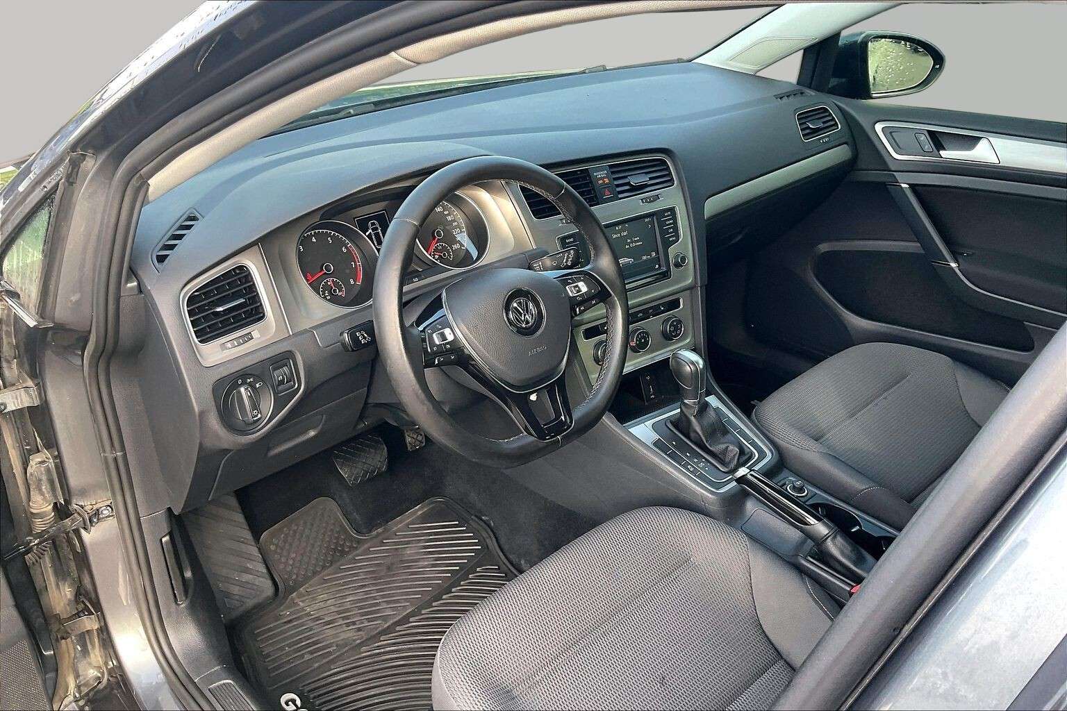 2017 Volkswagen Golf Trendline | Keyless Start | AWD | Heated Seats — снимка 1