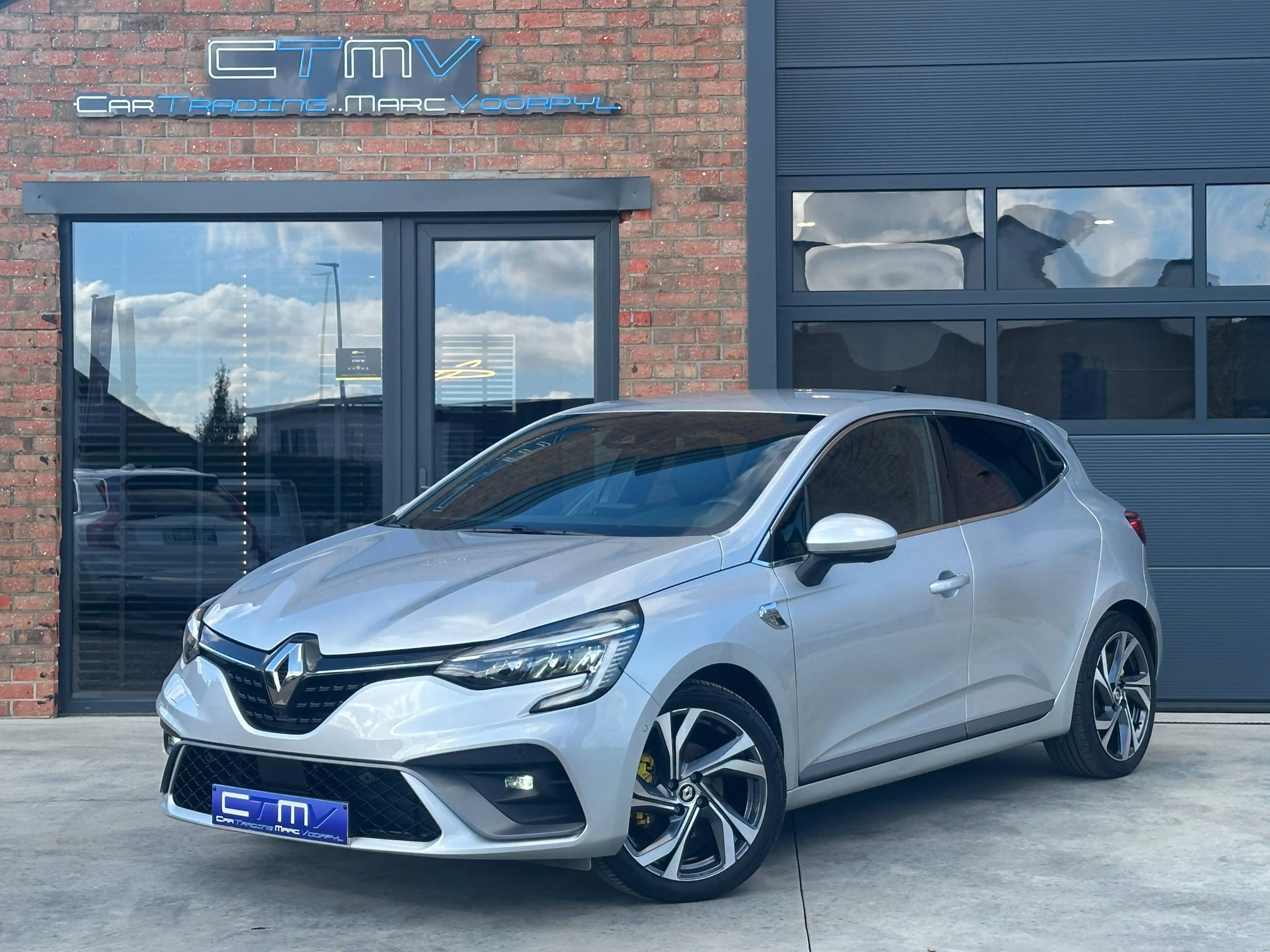 Renault Clio Hybrid 1.6i E-TECH R.S Line SPORT! 17700km 1e Eigenaar! BLIS - Leder - ACC - Enz ...