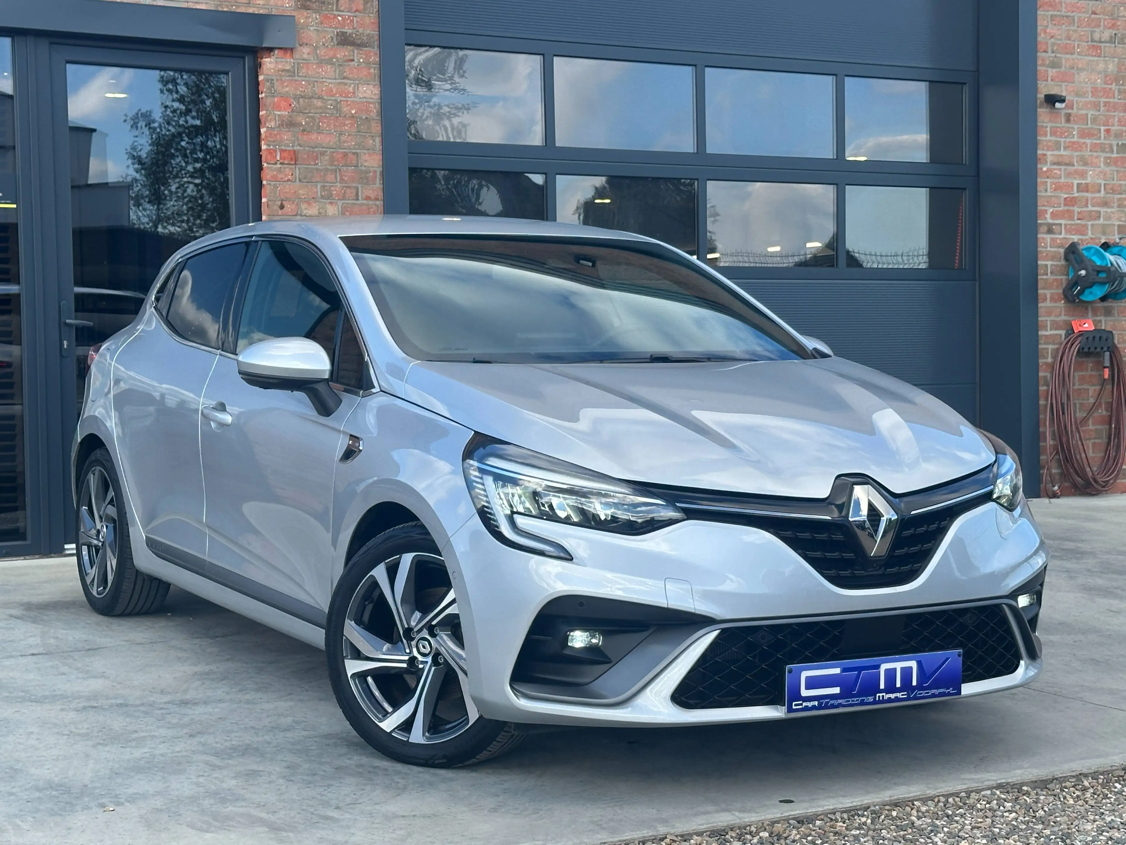 Renault Clio Hybrid 1.6i E-TECH R.S Line SPORT! 17700km 1e Eigenaar! BLIS - Leder - ACC - Enz ... — photo 3