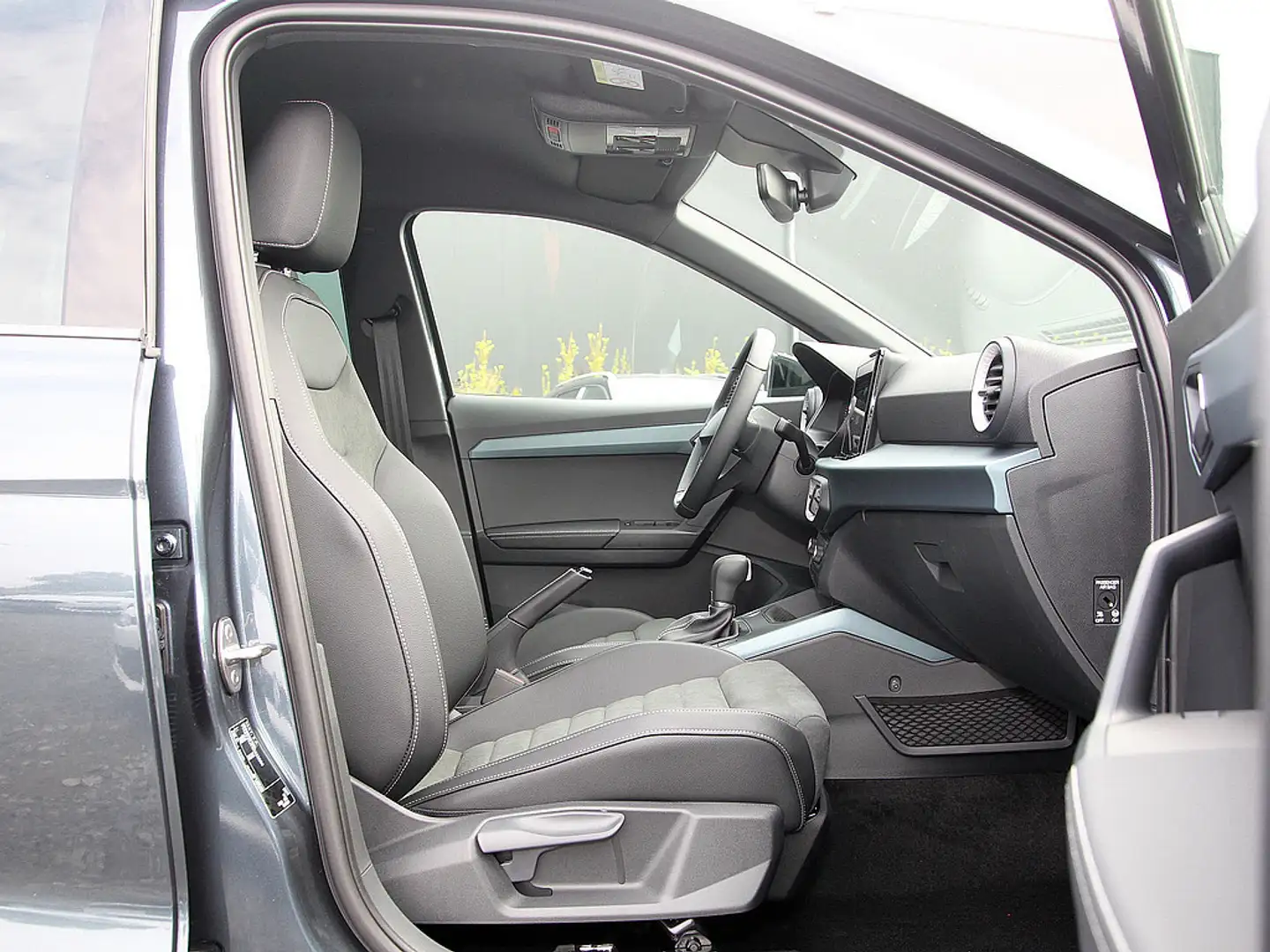 SEAT Arona 1.0 TSI Xperience NAVI LED FAP XL DINAM Grau - 2