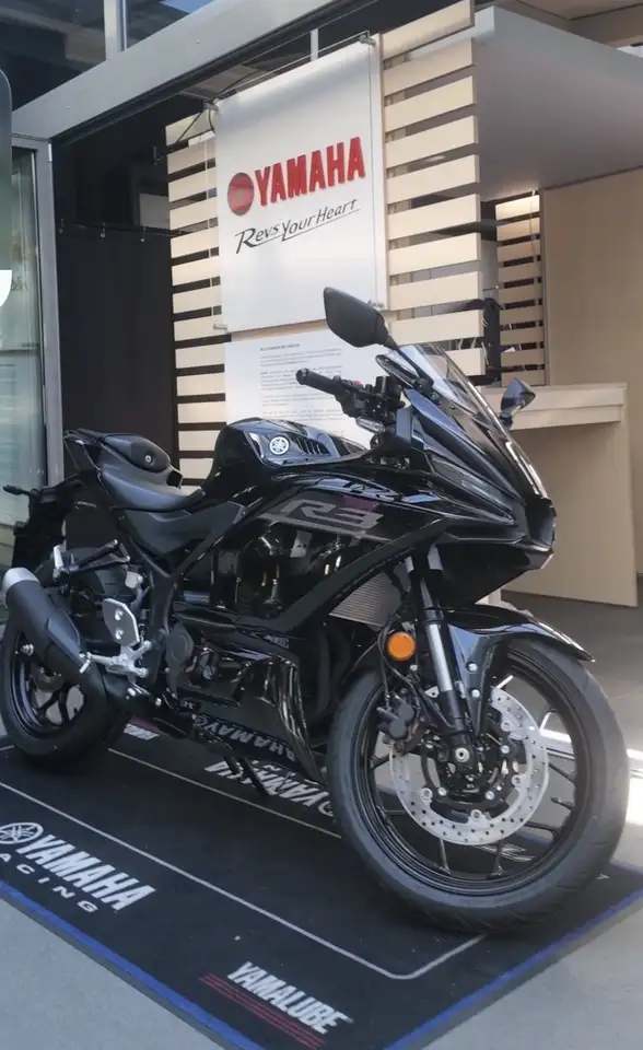 Yamaha R 3