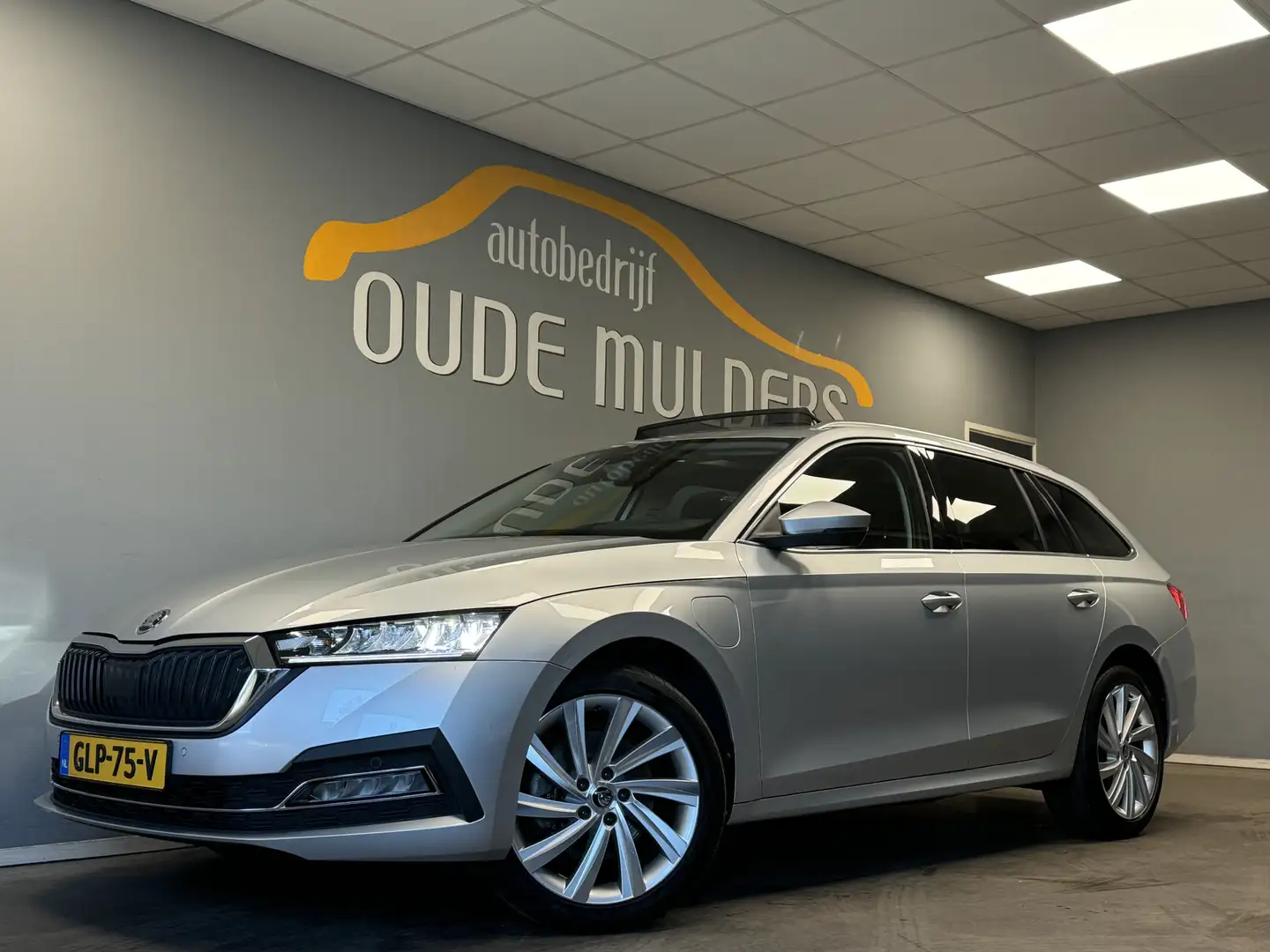Skoda Octavia Combi 1.4 TSI iV PHEV Style Panoramadak/HeadUpDisp Zilver - 1