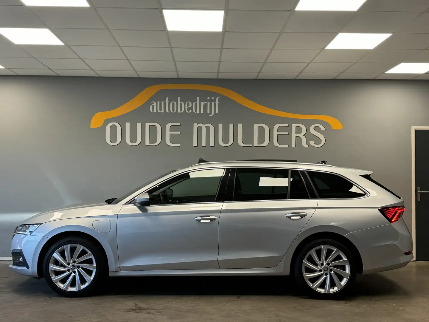 Skoda Octavia Combi 1.4 TSI iV PHEV Style Panoramadak/HeadUpDisp Zilver - 2