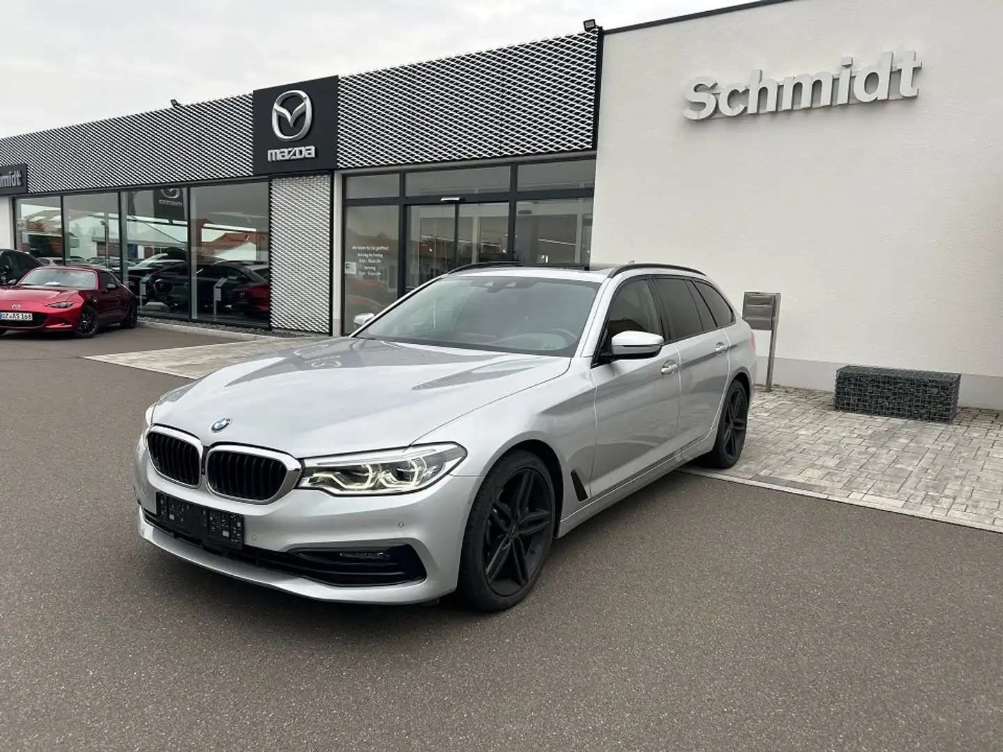 BMW Baureihe 5 Touring 530 d xDrive Sport Line Silber - 2