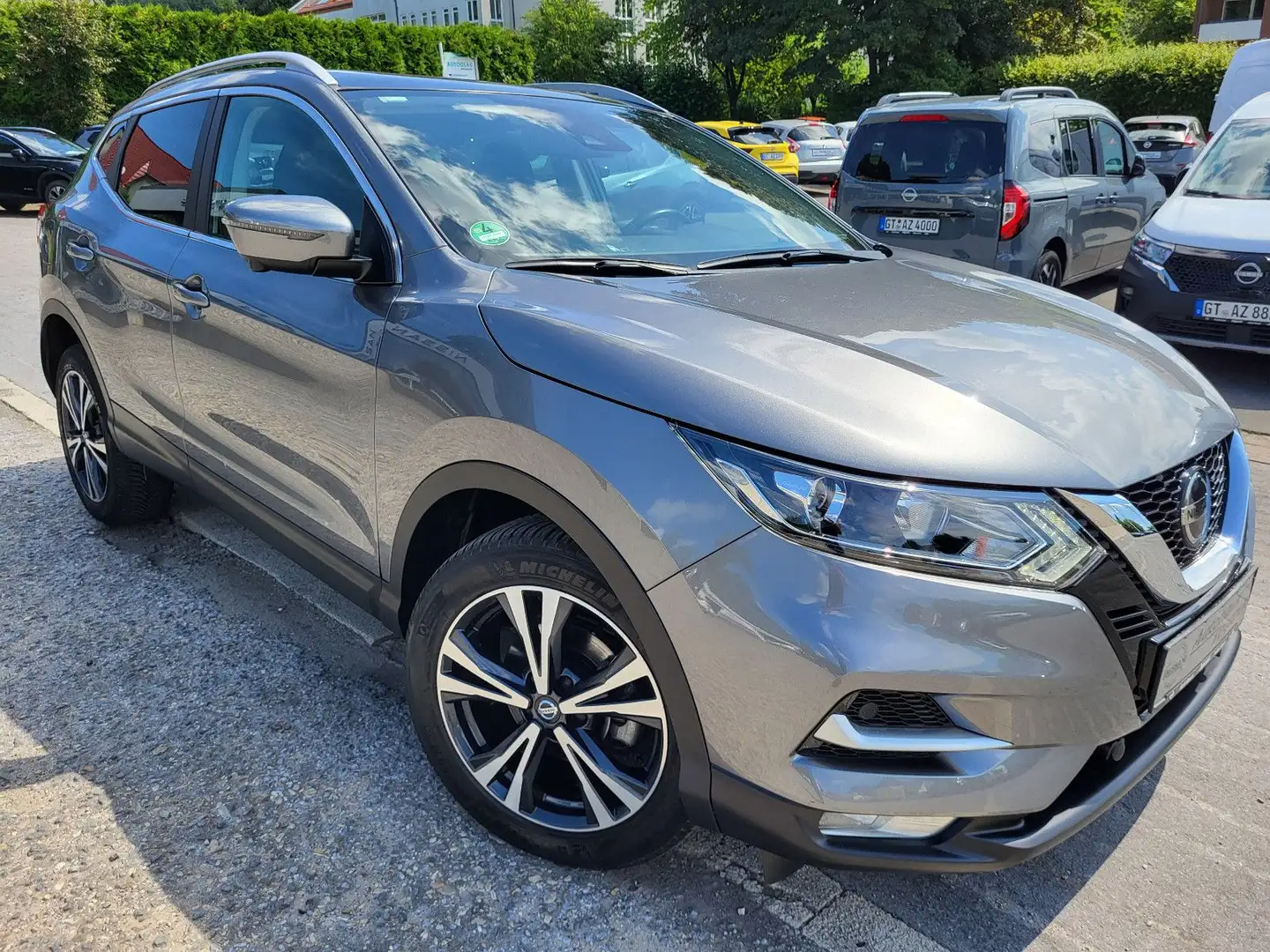 Nissan Qashqai N-Connecta Automatik Grijs - 2