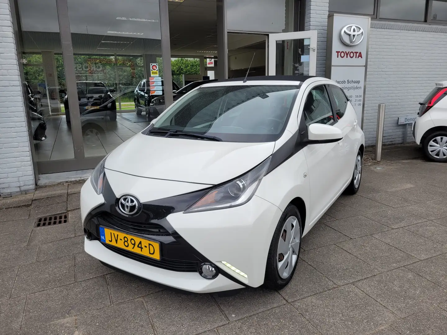 Toyota Aygo 1.0 VVT-i x-wave |El.bed. vouwdak, Airco, el.ramen Wit - 2