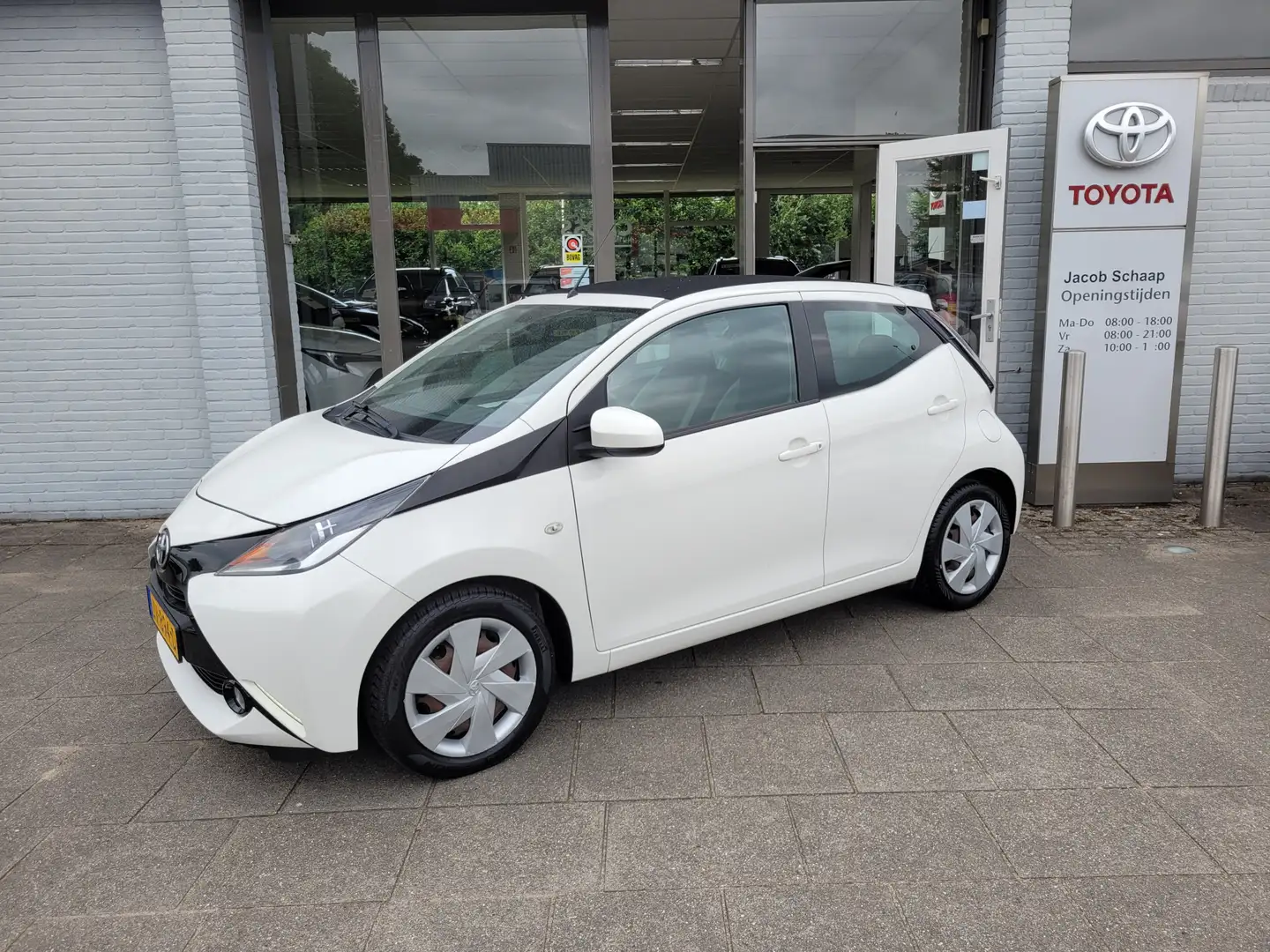 Toyota Aygo 1.0 VVT-i x-wave |El.bed. vouwdak, Airco, el.ramen Wit - 1