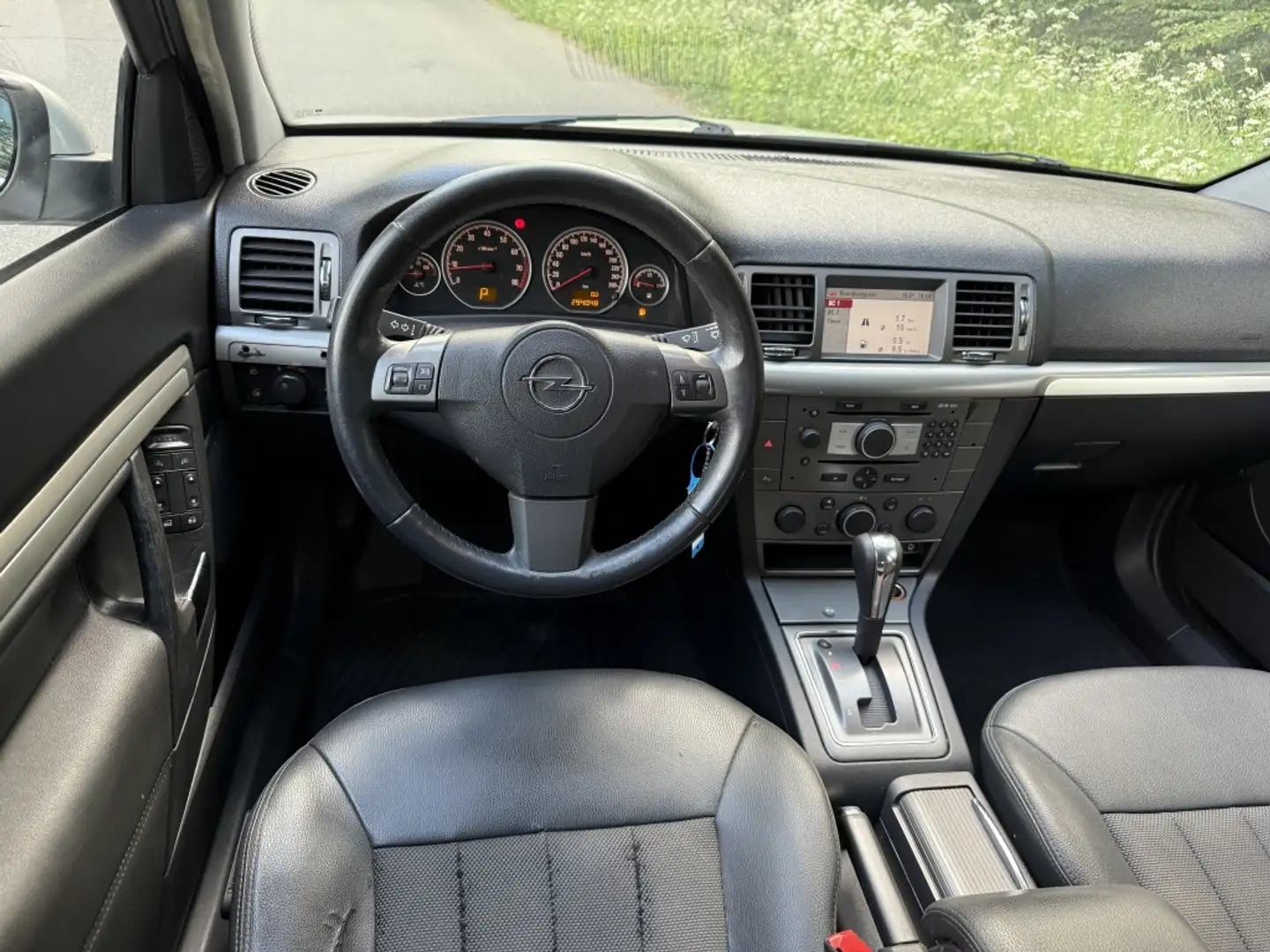 Opel Vectra Wagon 2.2-16V Business automaat airco navi Grijs - 2