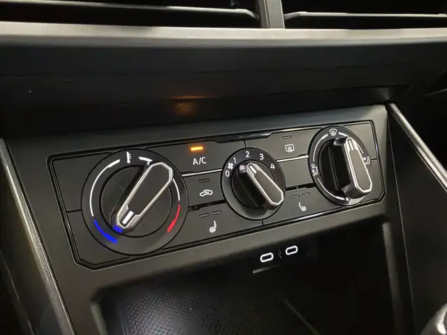 Volkswagen Polo view 11