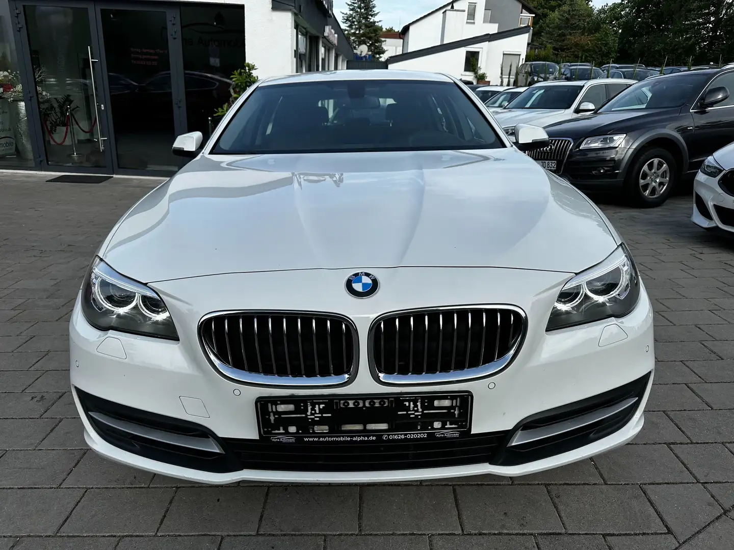 BMW 530 530d xDrive Touring Steptronic Leder Luxury EUR6 Weiß - 2