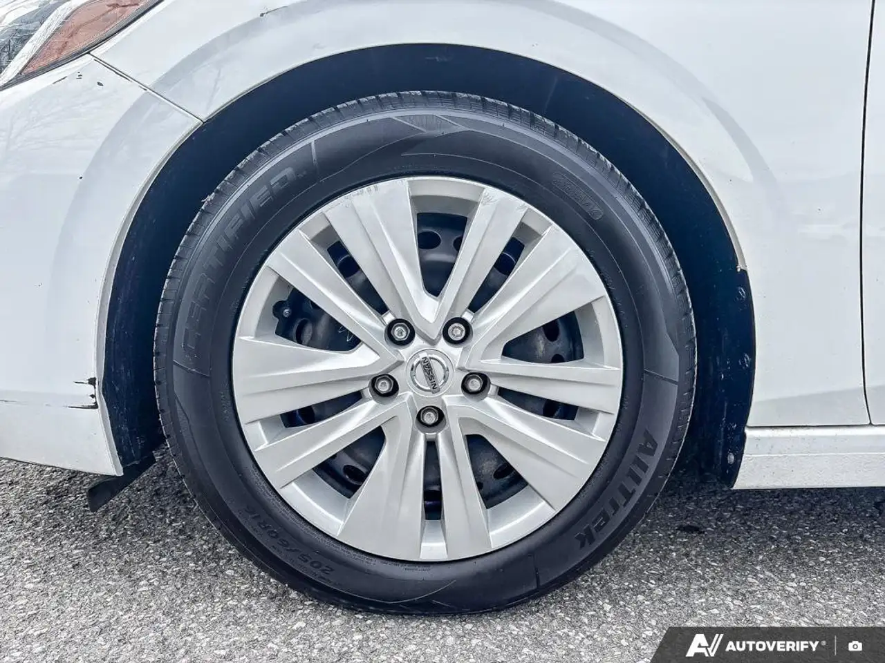 Nissan Sentra снимка Nissan Sentra
