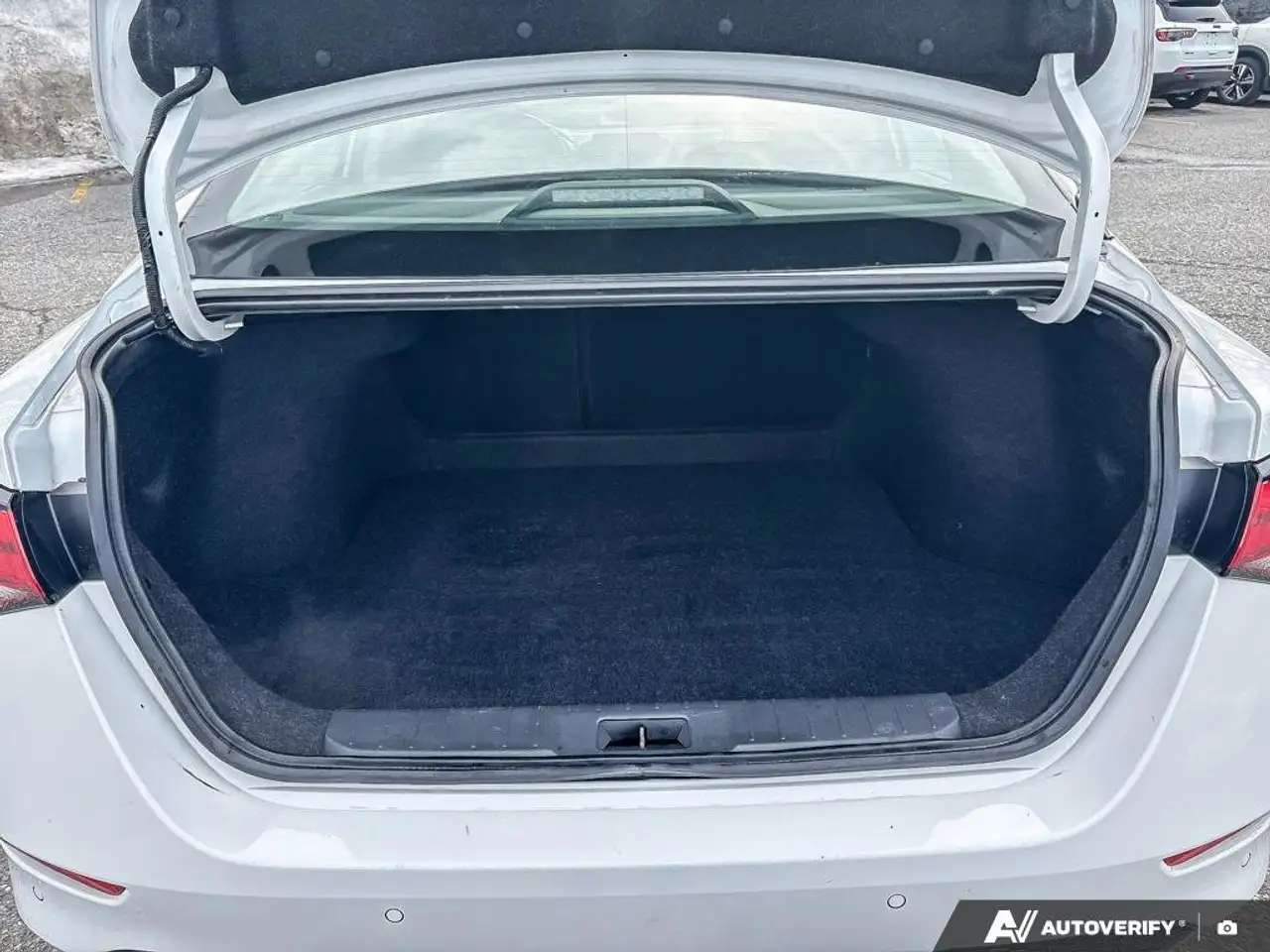 Nissan Sentra снимка Nissan Sentra