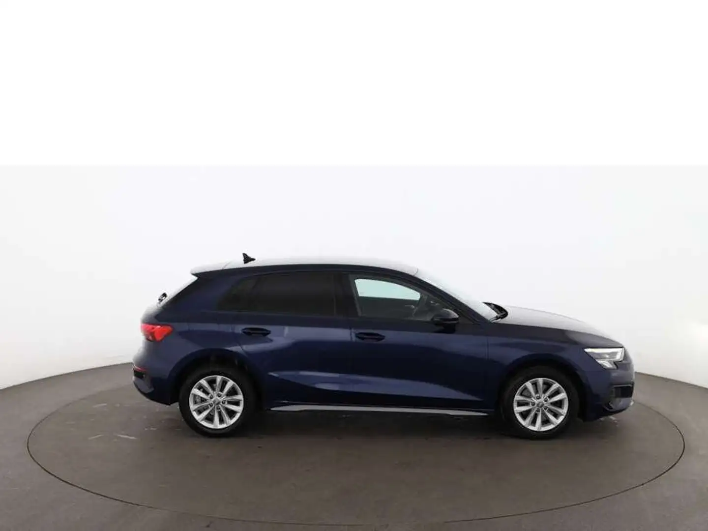 Audi A3 Sportback 30 TFSI Aut LED NAVI SITZHZG TEMP Bleu - 2