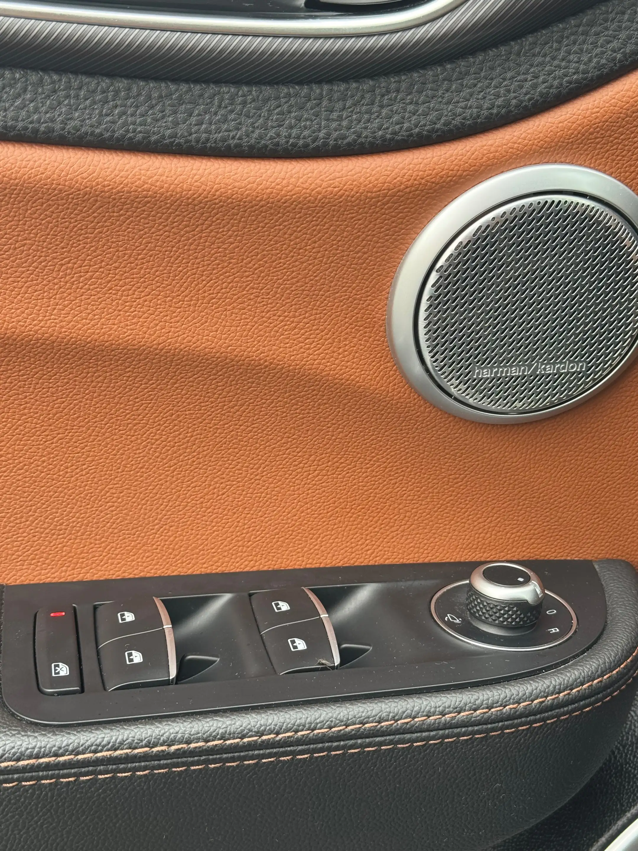 Alfa Romeo Giulia 2.2 JTD // SUPER // Full Options Harman-Kardon CUIR CAMERA — photo 8