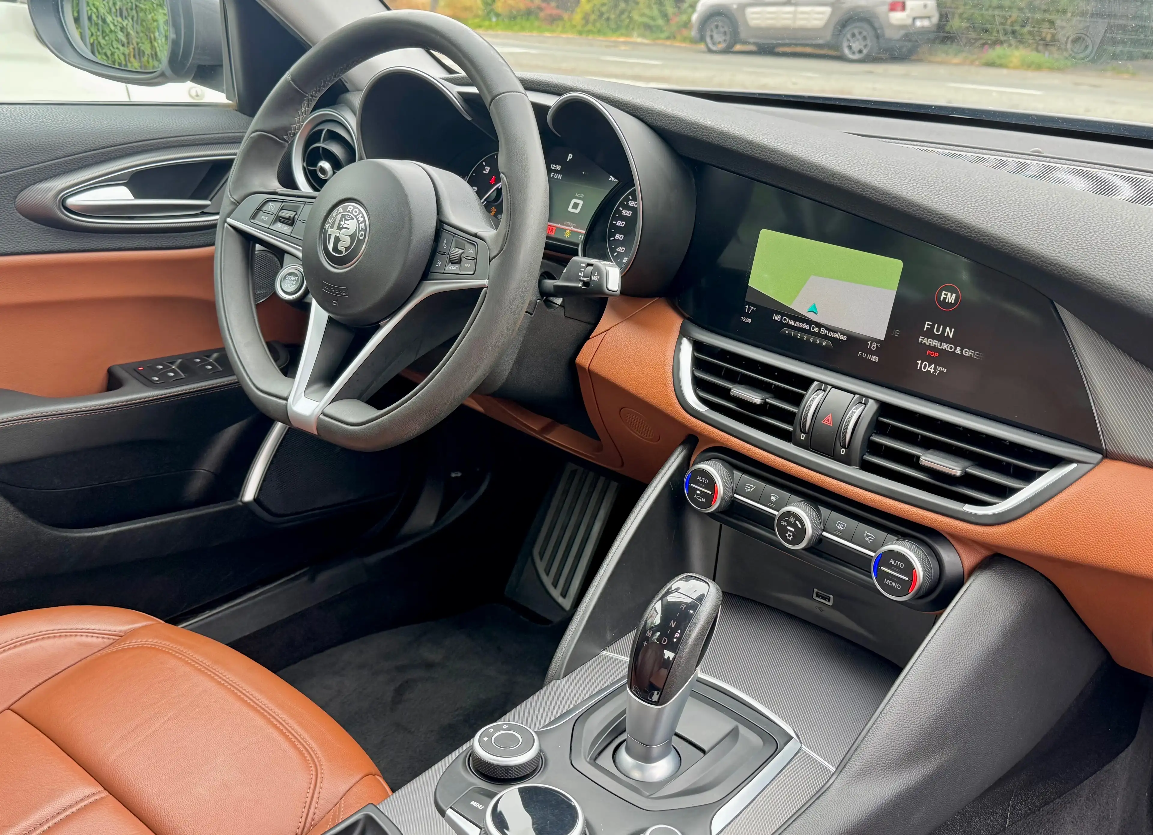 Alfa Romeo Giulia 2.2 JTD // SUPER // Full Options Harman-Kardon CUIR CAMERA — photo 9