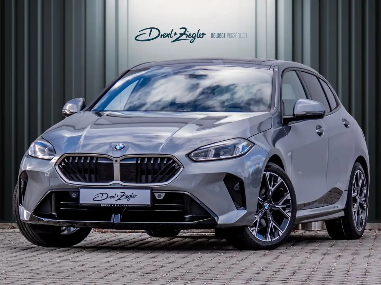 BMW 120 M Sport AHK AdLED HuD PanoD LiveCoProf eKlap Grigio - 1
