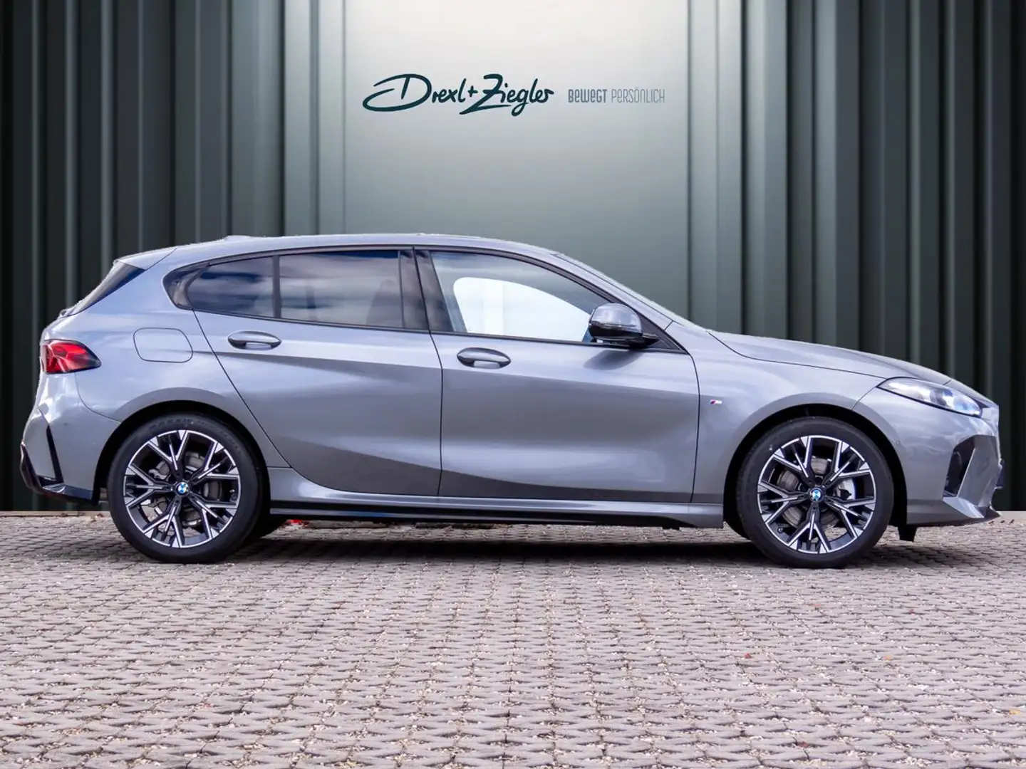 BMW 120 M Sport AHK AdLED HuD PanoD LiveCoProf eKlap Grigio - 2