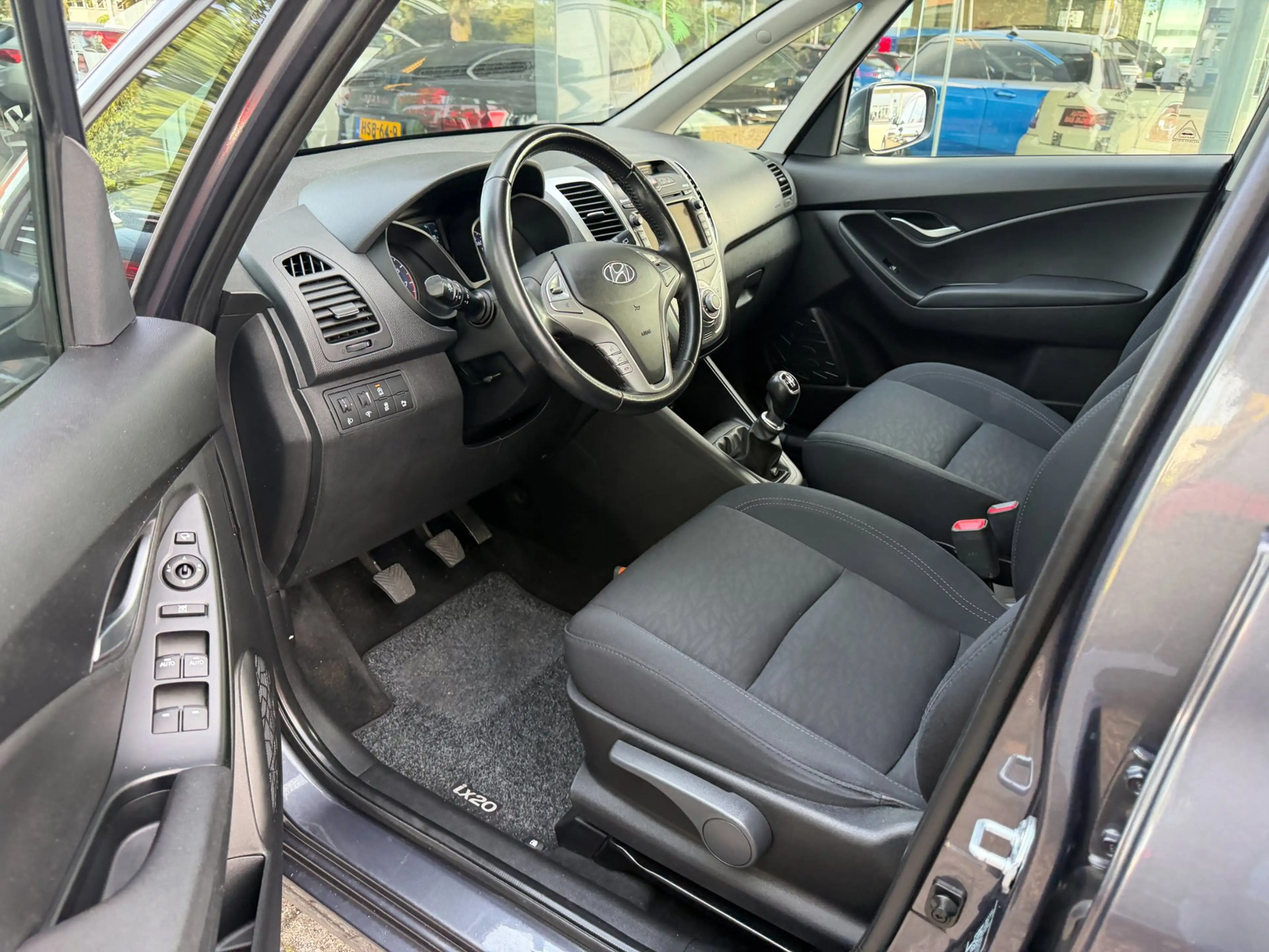 Hyundai iX20 1.4i Go! Navi, Trekhaak, Camera, etc — photo 6