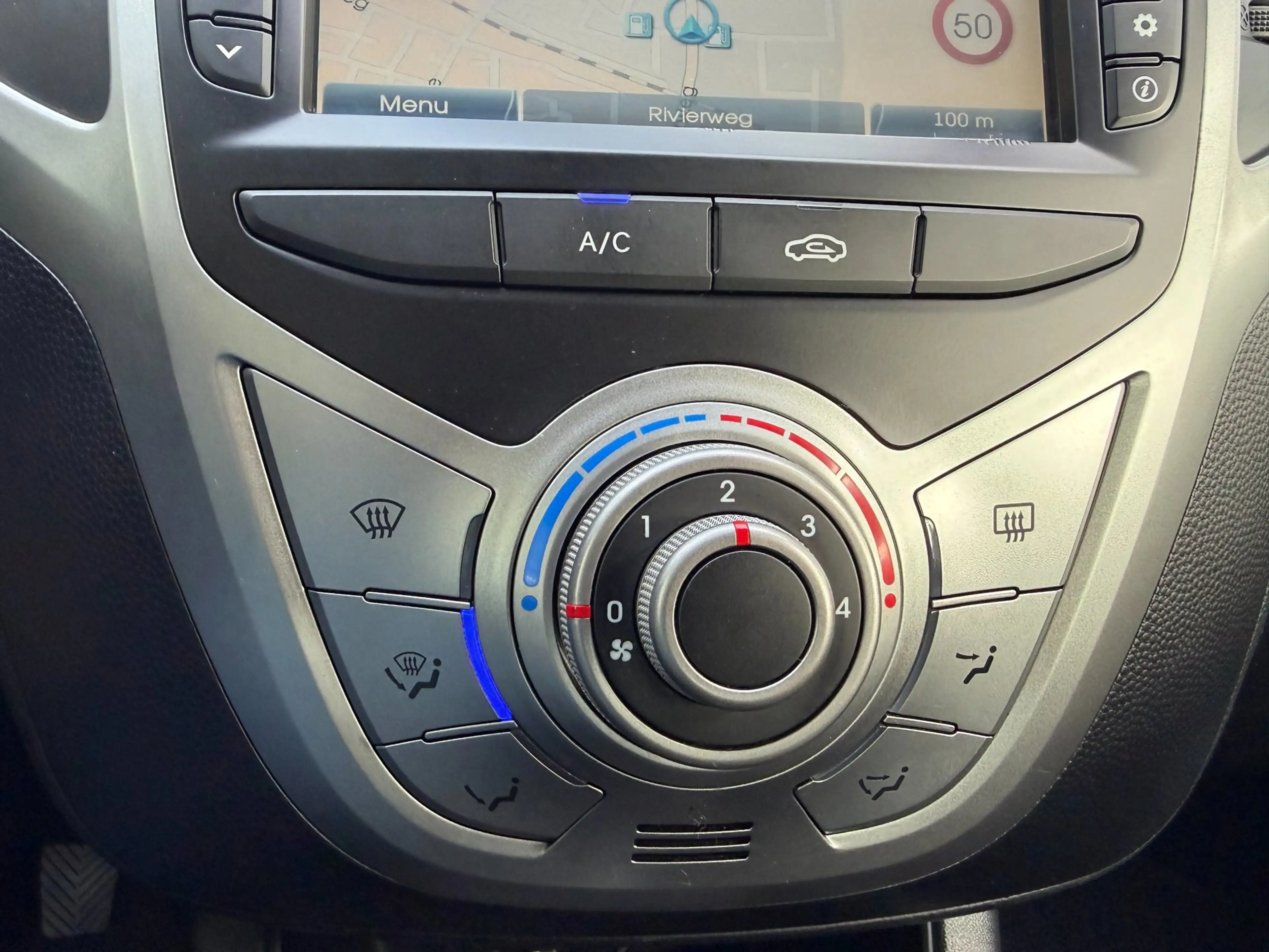 Hyundai iX20 1.4i Go! Navi, Trekhaak, Camera, etc — photo 23