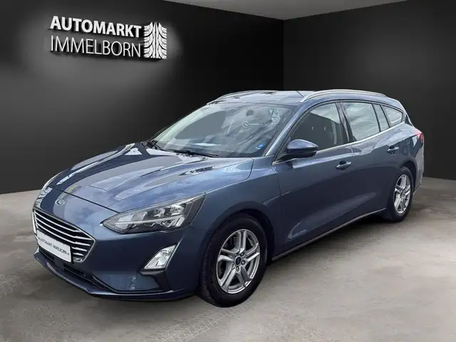Ford Focus view 3