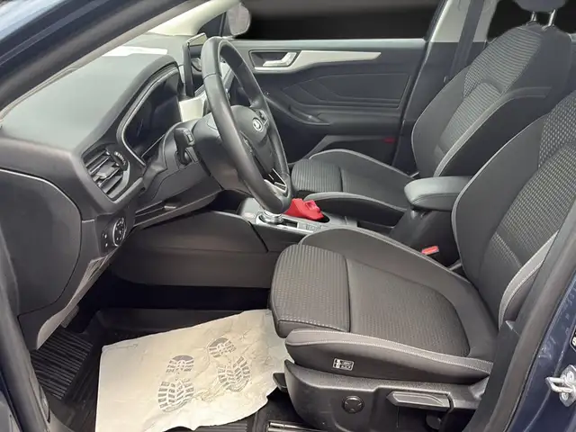 Ford Focus view 13