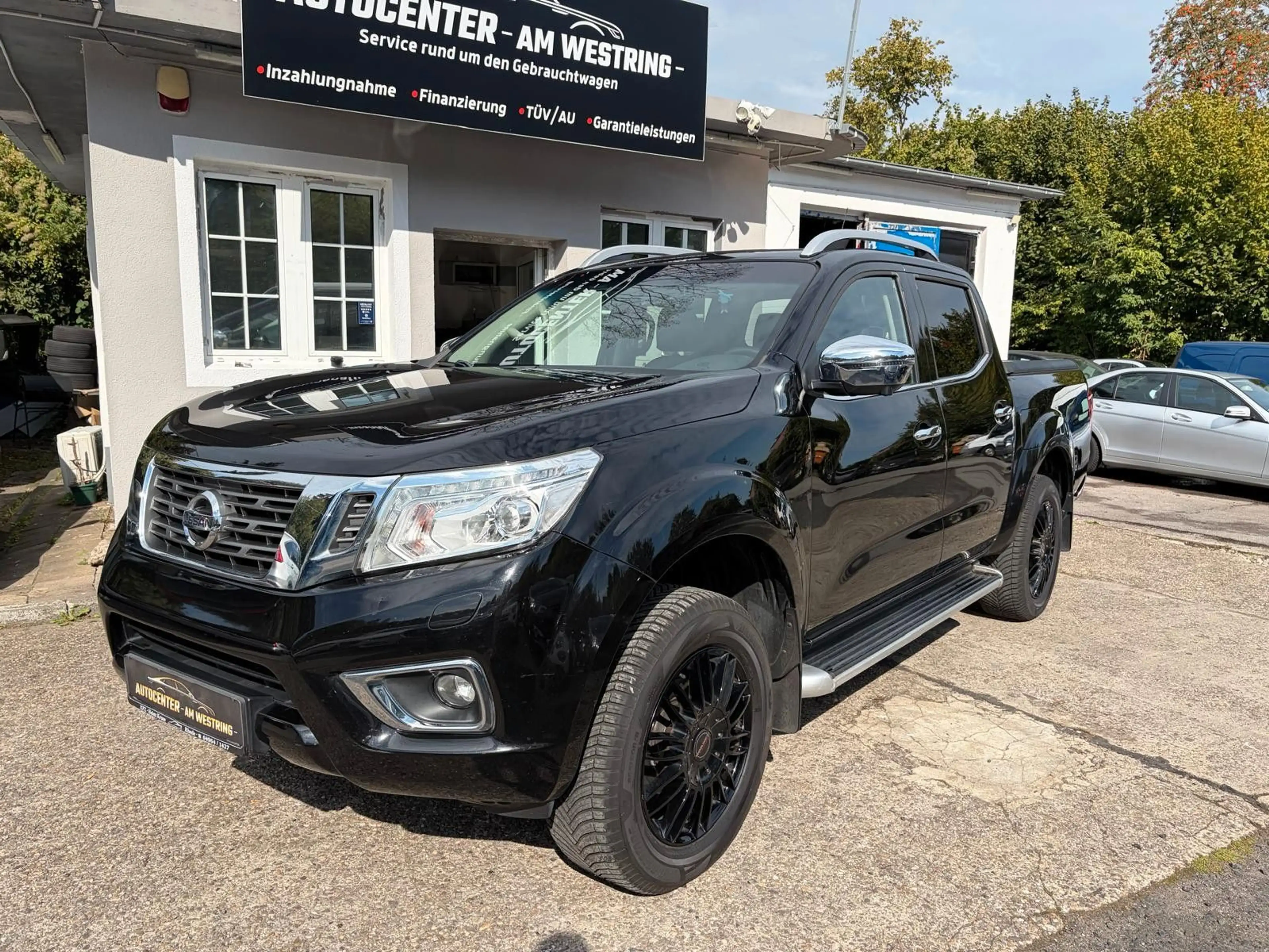 Nissan Navara NP300 Double Cab 4x4 / Schiebedach/360°