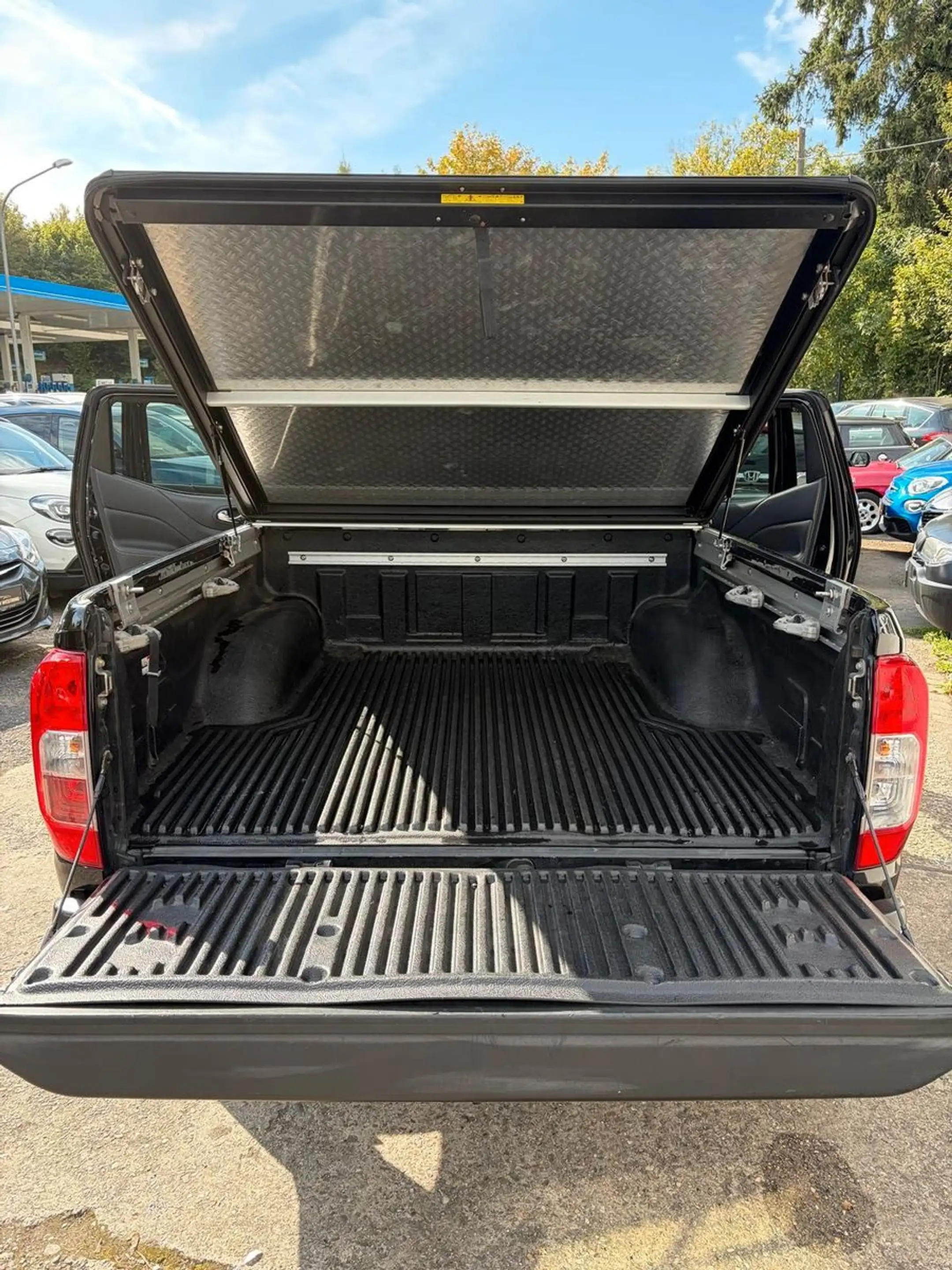Nissan Navara NP300 Double Cab 4x4 / Schiebedach/360° — photo 6