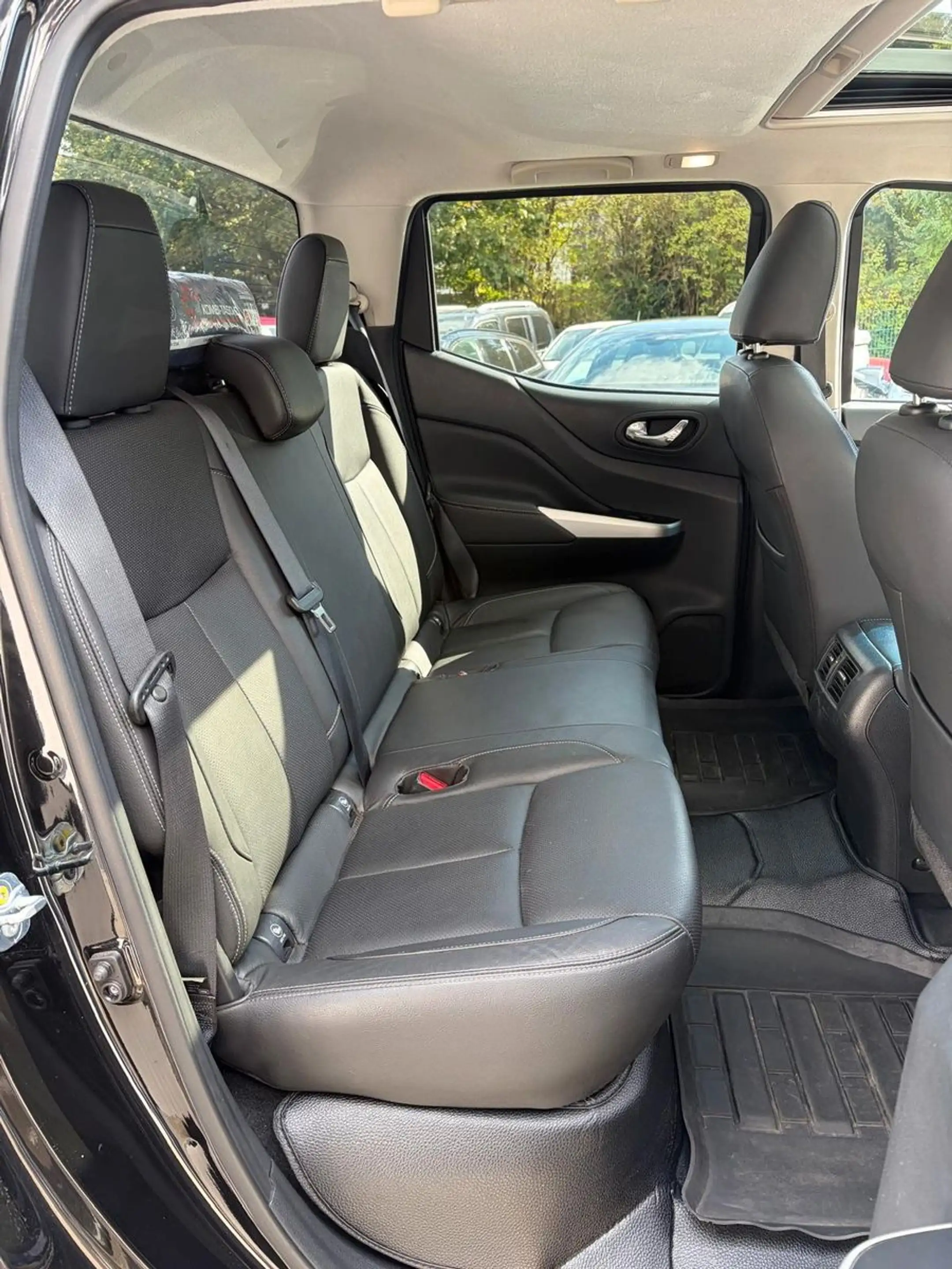 Nissan Navara NP300 Double Cab 4x4 / Schiebedach/360° — photo 11