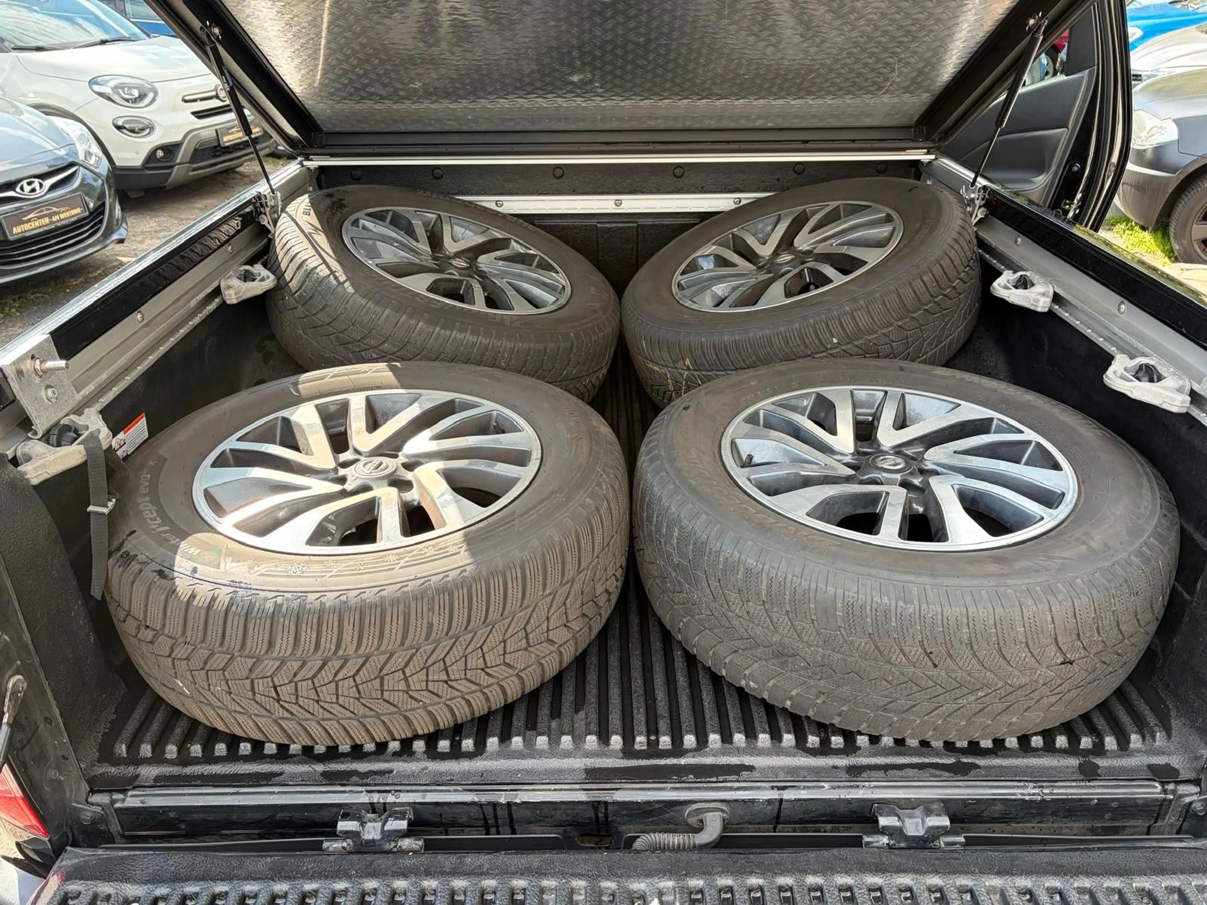 Nissan Navara NP300 Double Cab 4x4 / Schiebedach/360° — photo 7