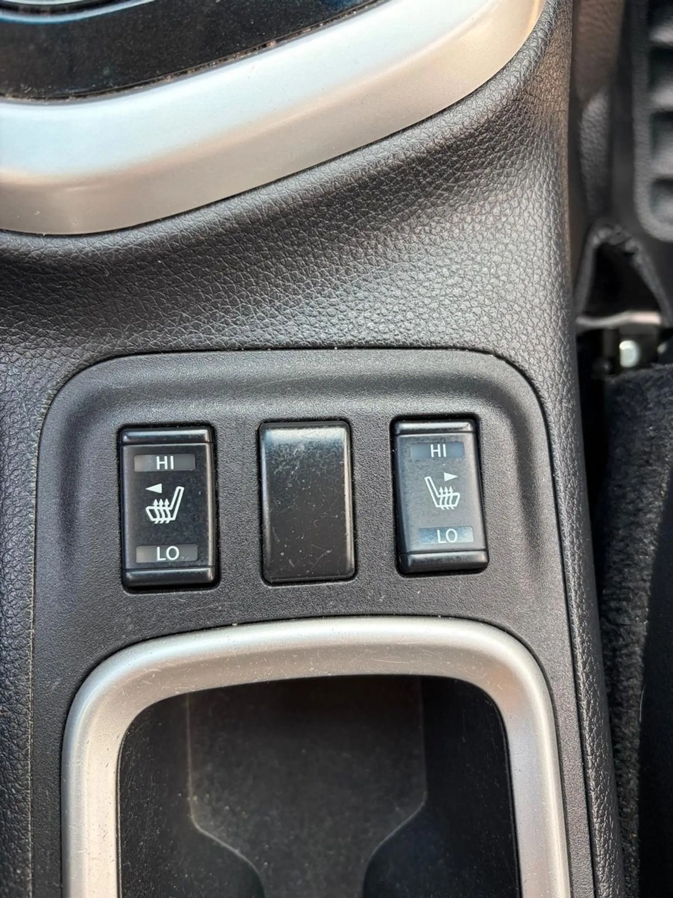 Nissan Navara NP300 Double Cab 4x4 / Schiebedach/360° — photo 13