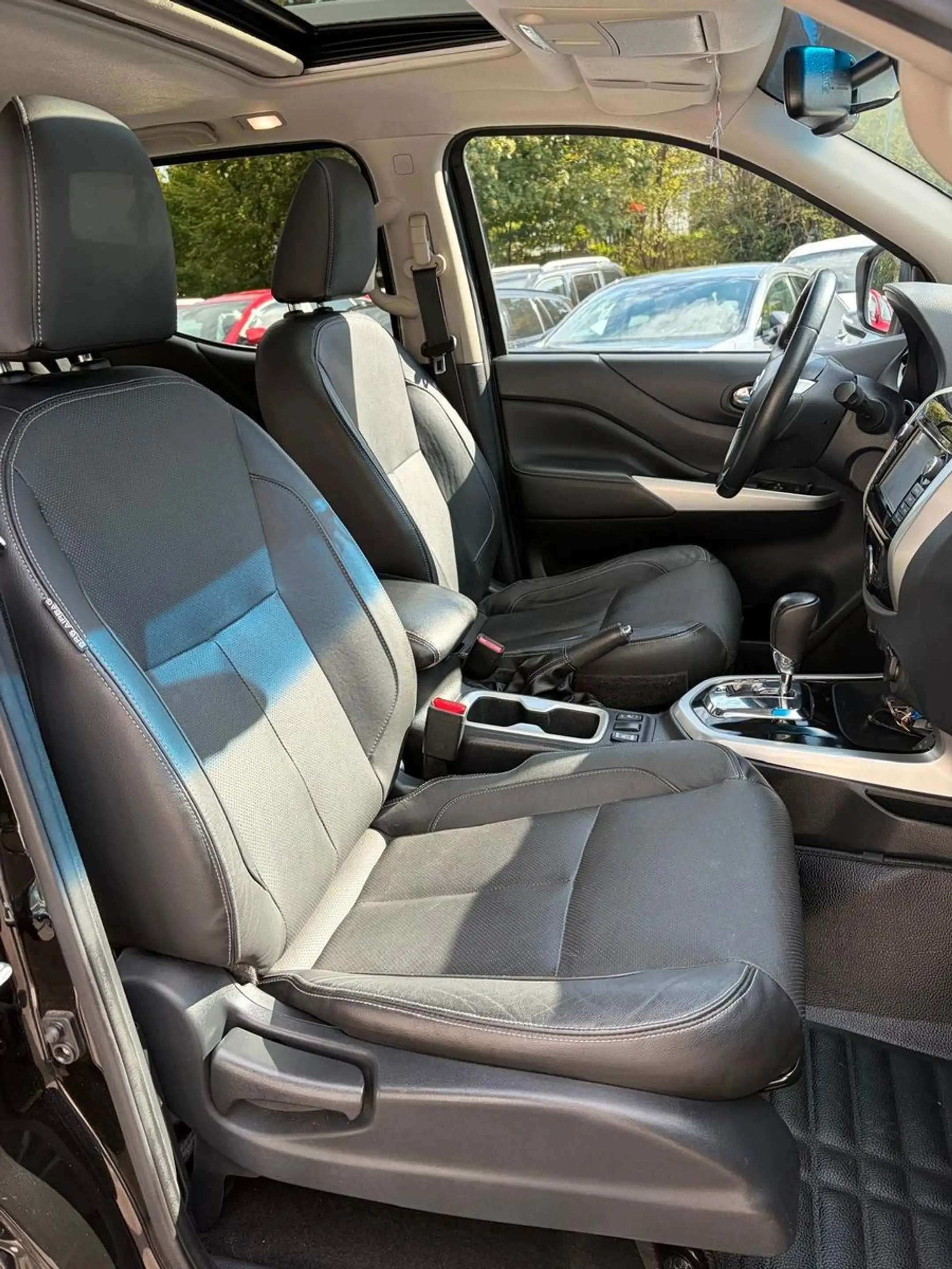 Nissan Navara NP300 Double Cab 4x4 / Schiebedach/360° — photo 9