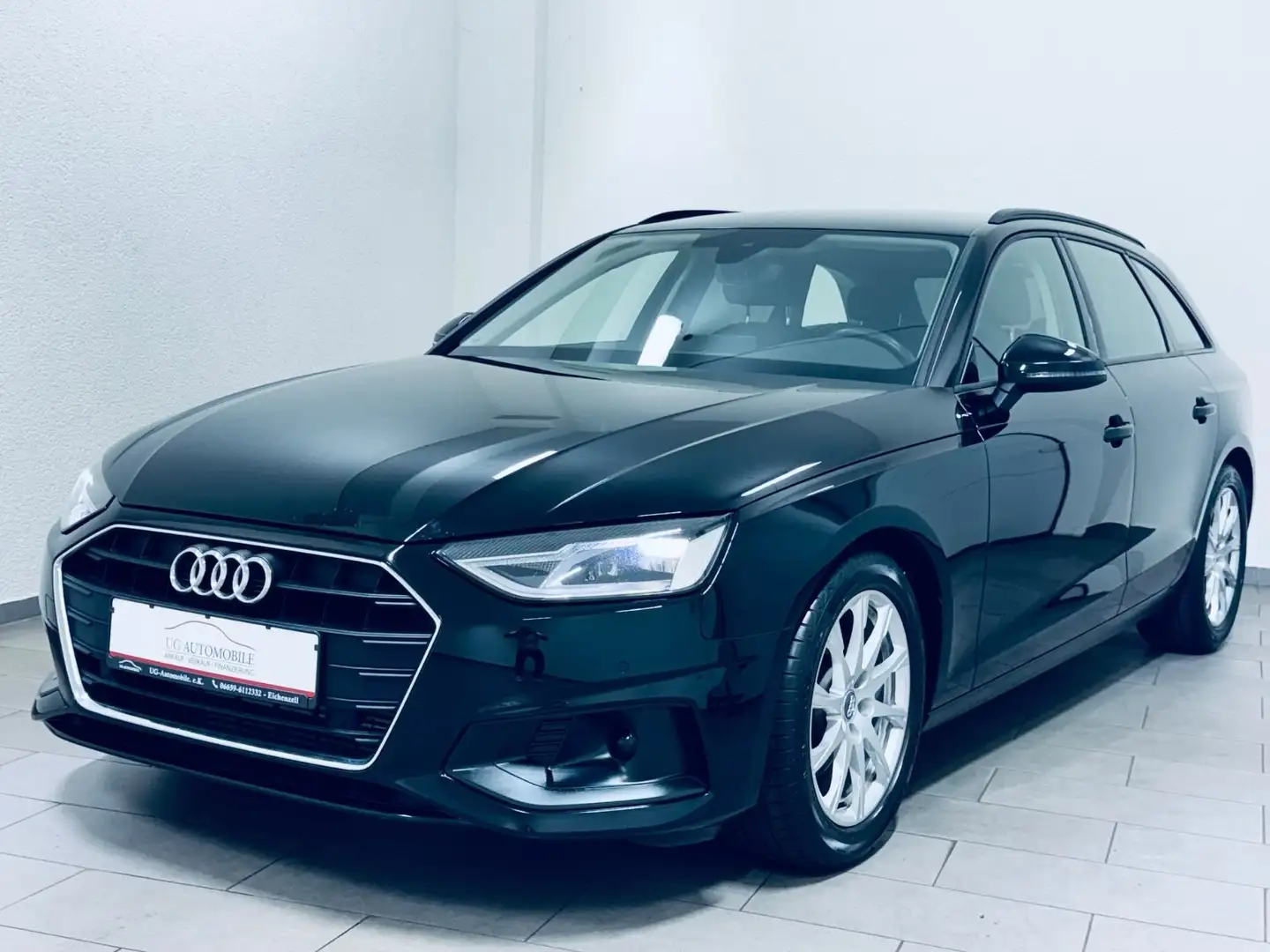 Audi A4 Avant 40 TFSI 2.0 TFSI * 1.HAND * NAVI * TEMP Schwarz - 1