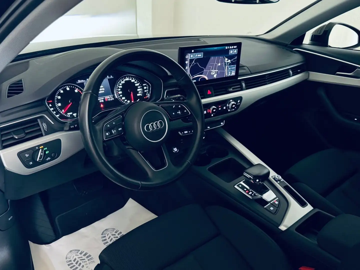 Audi A4 Avant 40 TFSI 2.0 TFSI * 1.HAND * NAVI * TEMP Schwarz - 2