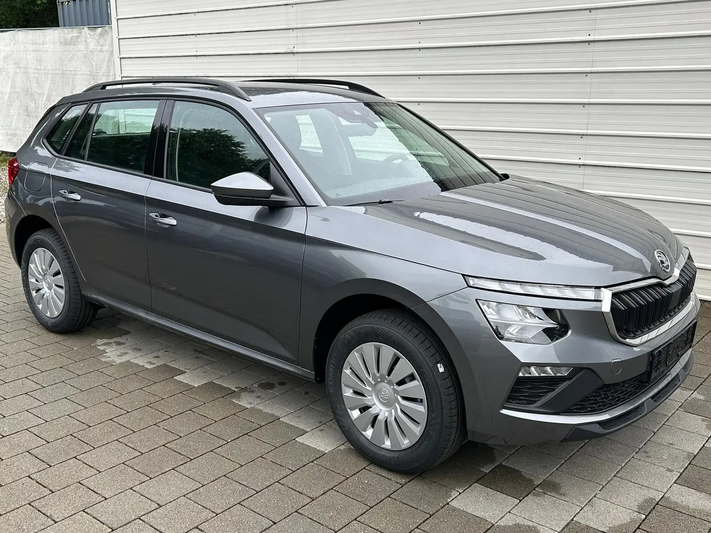 Skoda Kamiq Essence 1.0 TSI DSG *AHK*SHZ*SmartLink*LED Gris - 2