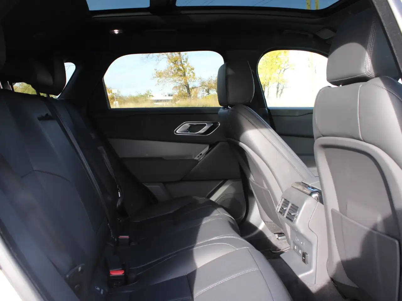 Land Rover Range Rover Velar снимка Land Rover Range Rover Velar