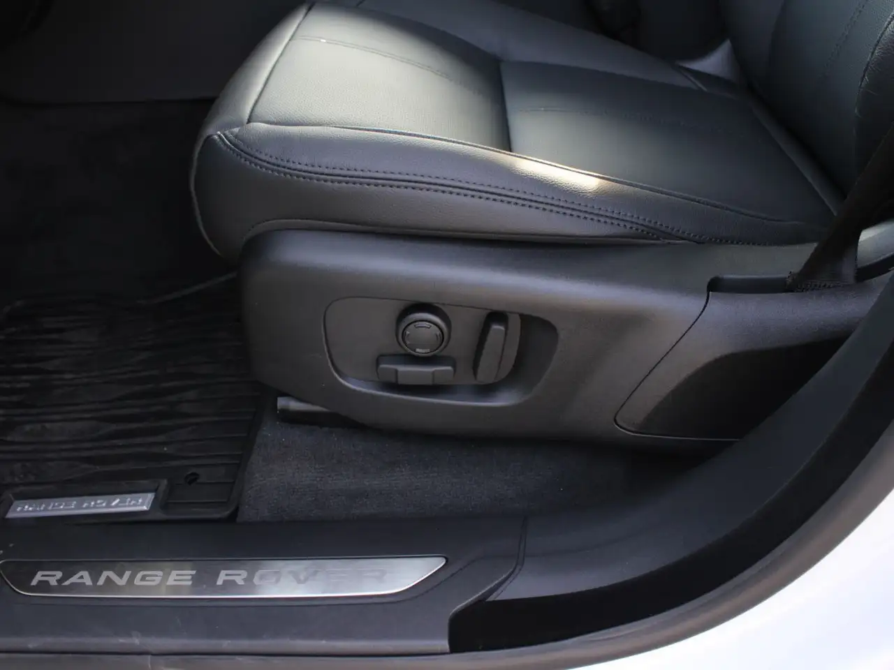Land Rover Range Rover Velar снимка Land Rover Range Rover Velar