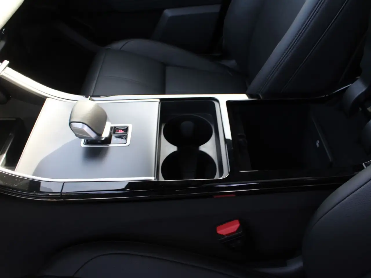 Land Rover Range Rover Velar снимка Land Rover Range Rover Velar
