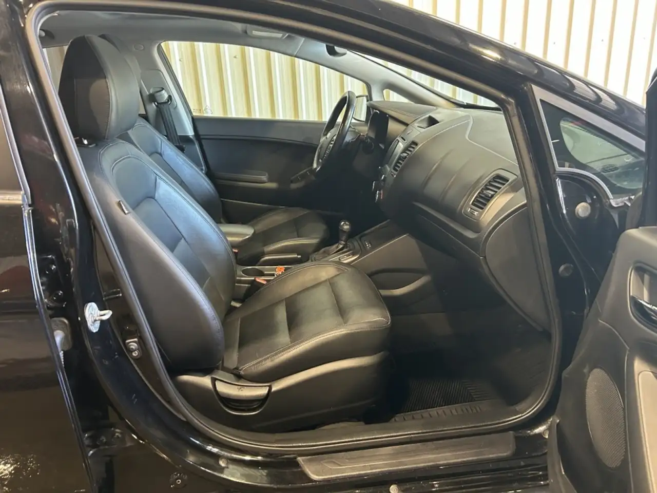 Kia Forte снимка Kia Forte