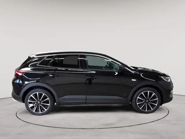 Opel Grandland view 3