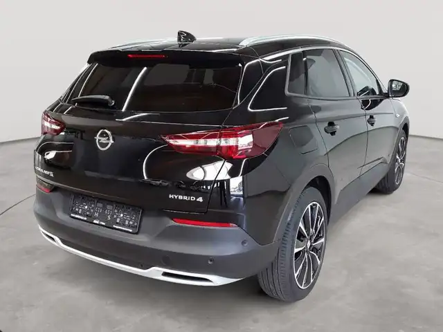 Opel Grandland view 4