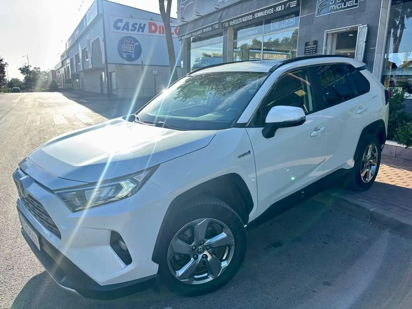Toyota RAV 4 2.5 hybrid 2WD Advance Blanc - 1