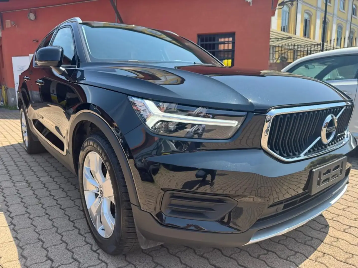 Volvo XC40 T2 Momentum Pro (AUTOCARRO N1) Nero - 2