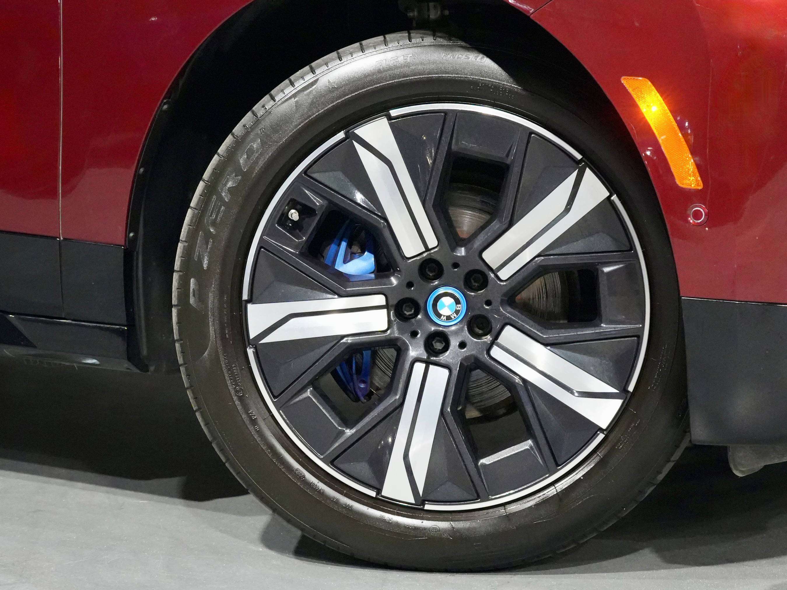 2023 BMW iX
