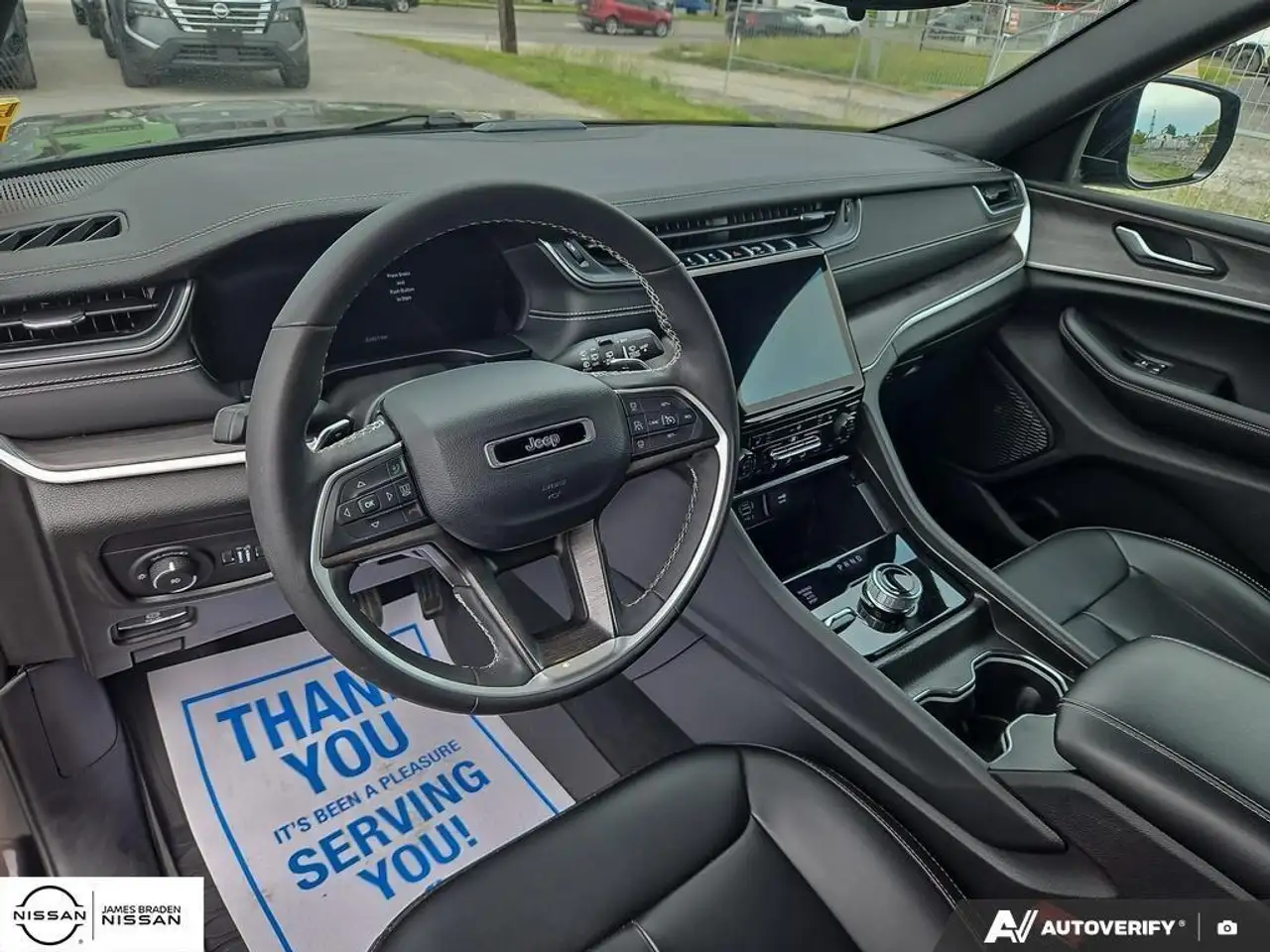 Jeep Grand Cherokee снимка Jeep Grand Cherokee