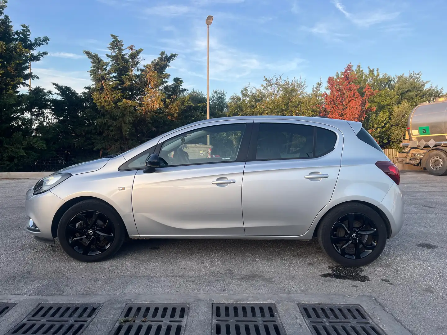 Opel Corsa Corsa V 20155p 1.4 b-Color Gpl 90cv Grigio - 1