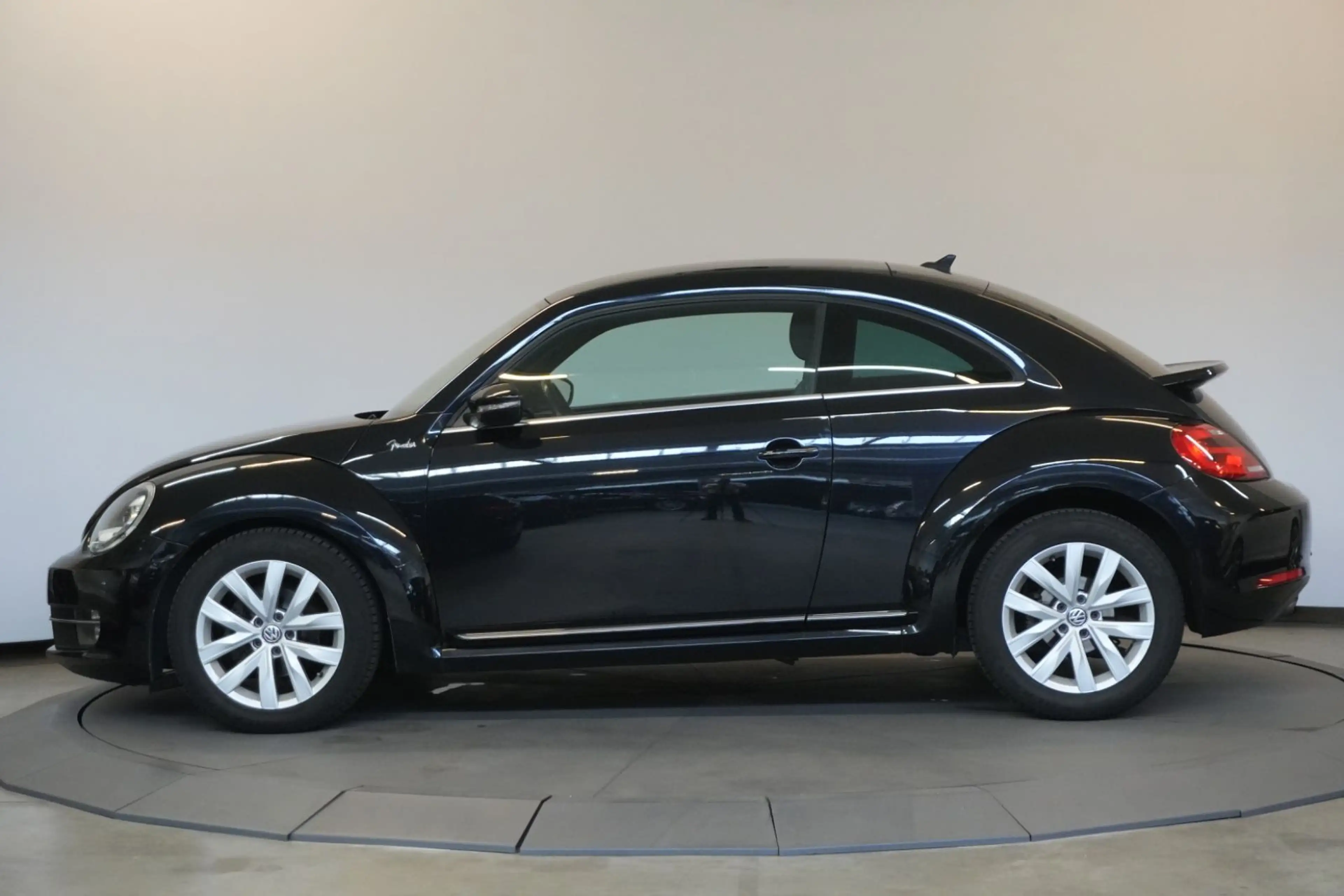 Volkswagen Beetle Lim. 2.0 DSG Sport StzHzg PDC — photo 2