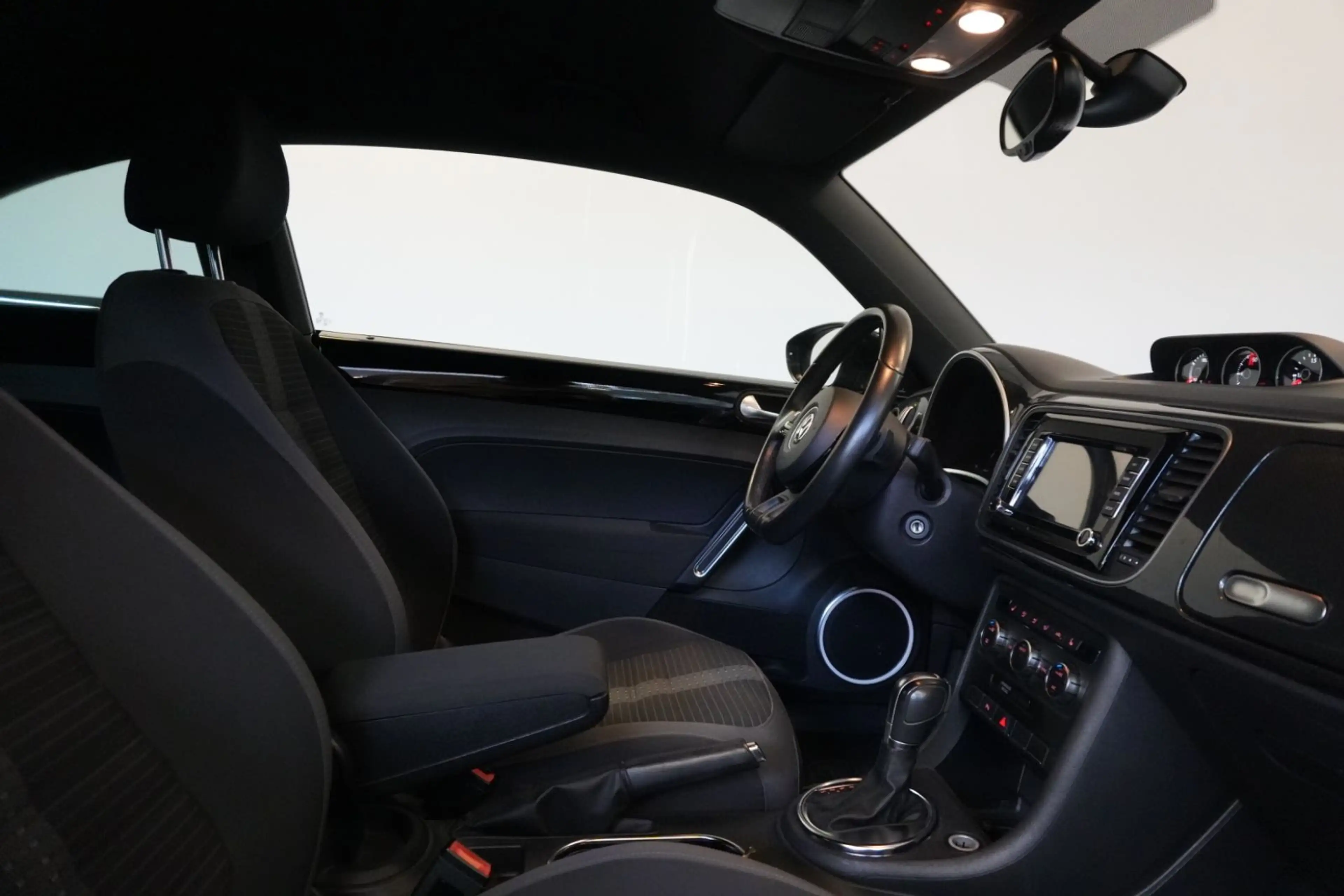 Volkswagen Beetle Lim. 2.0 DSG Sport StzHzg PDC — photo 14
