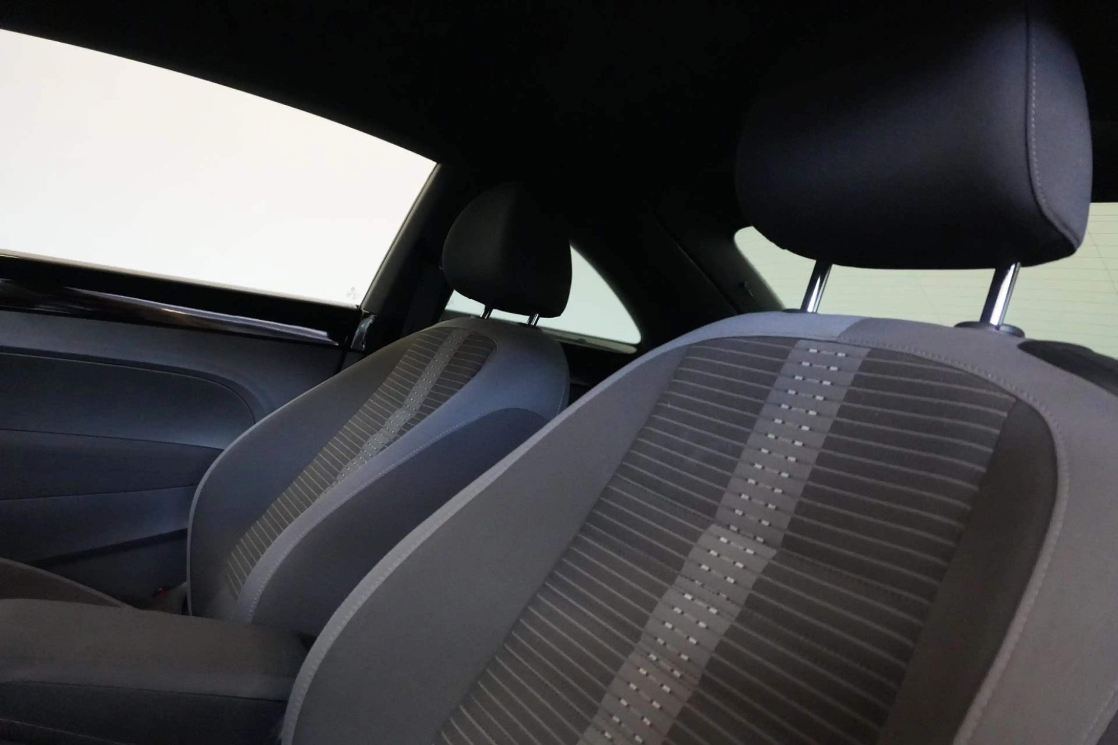 Volkswagen Beetle Lim. 2.0 DSG Sport StzHzg PDC — photo 12